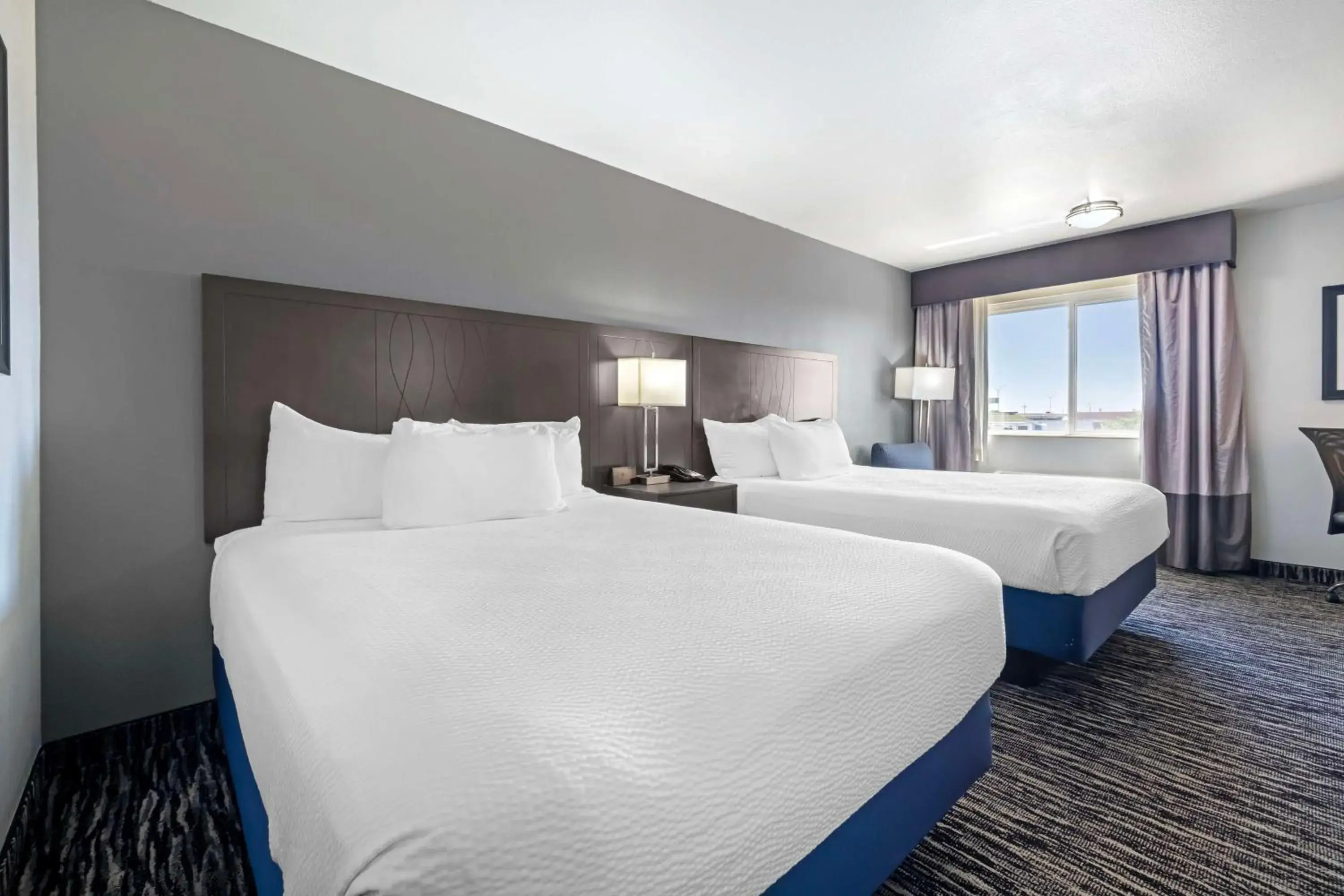 Queen Room with Two Queen Beds and Bath Tub - Disability Access in Best Western Santa Fe Queen Room with Two Queen Beds and Bath Tub - Disability Access in Best Western Santa Fe