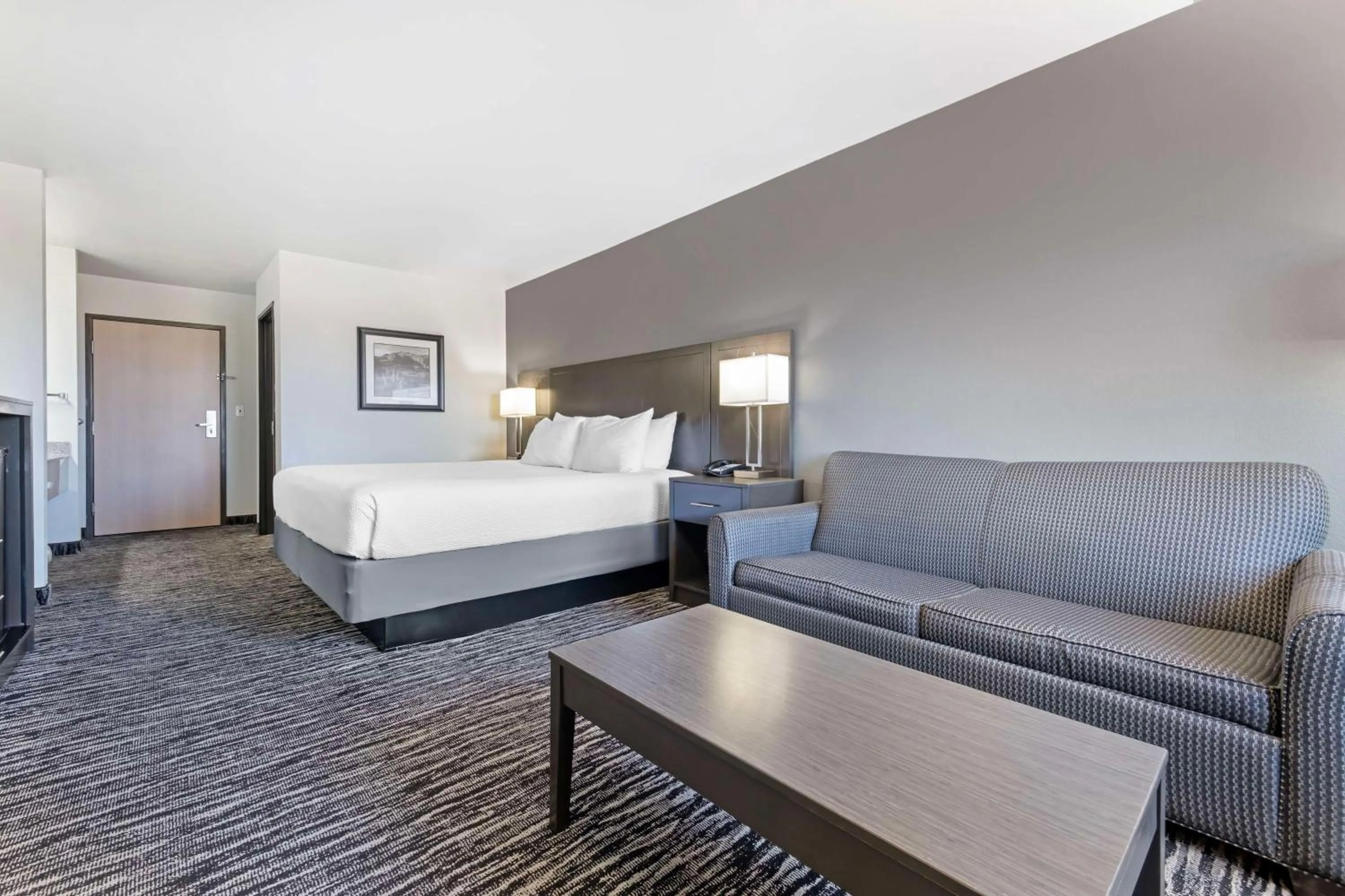 Seating area, Bed in Best Western Santa Fe