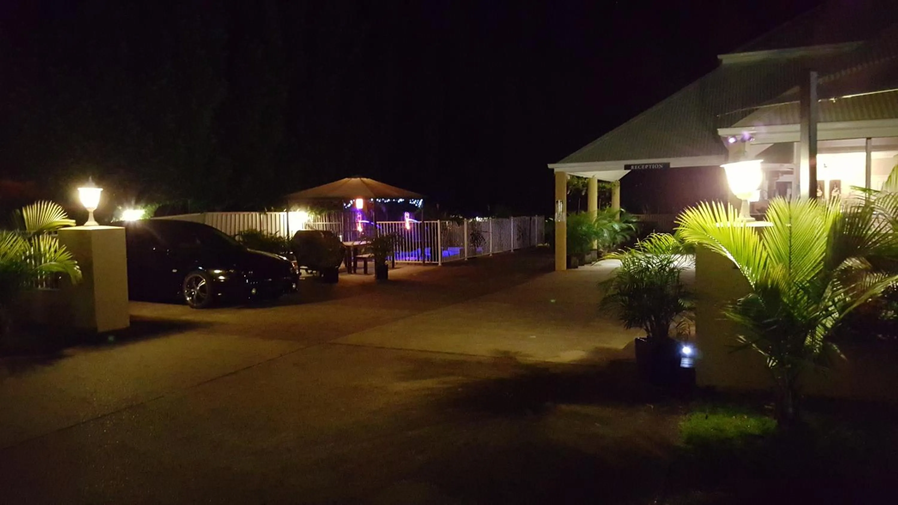 Night in Admiral Nelson Motor Inn