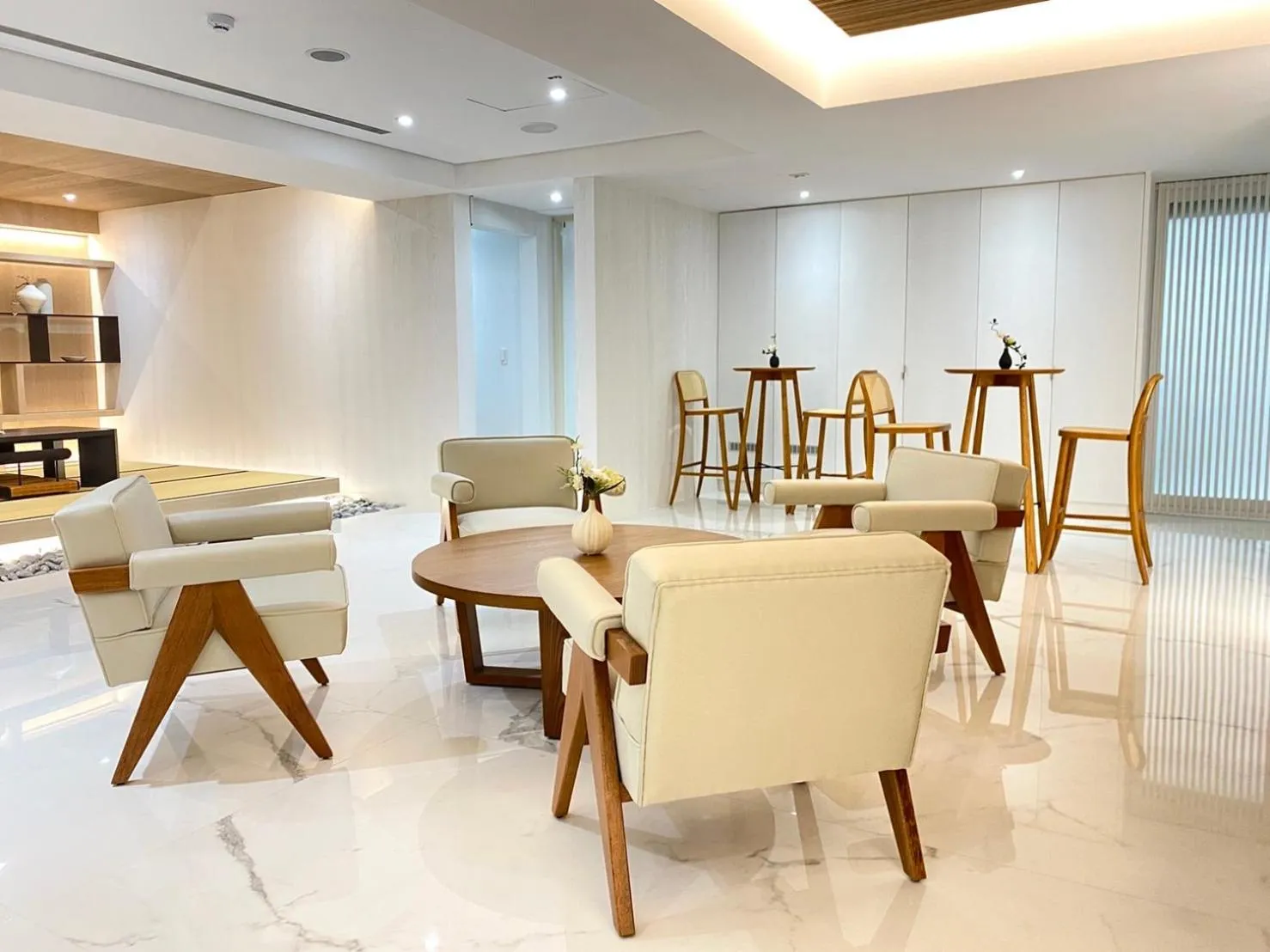 Communal lounge/ TV room in suye hotel