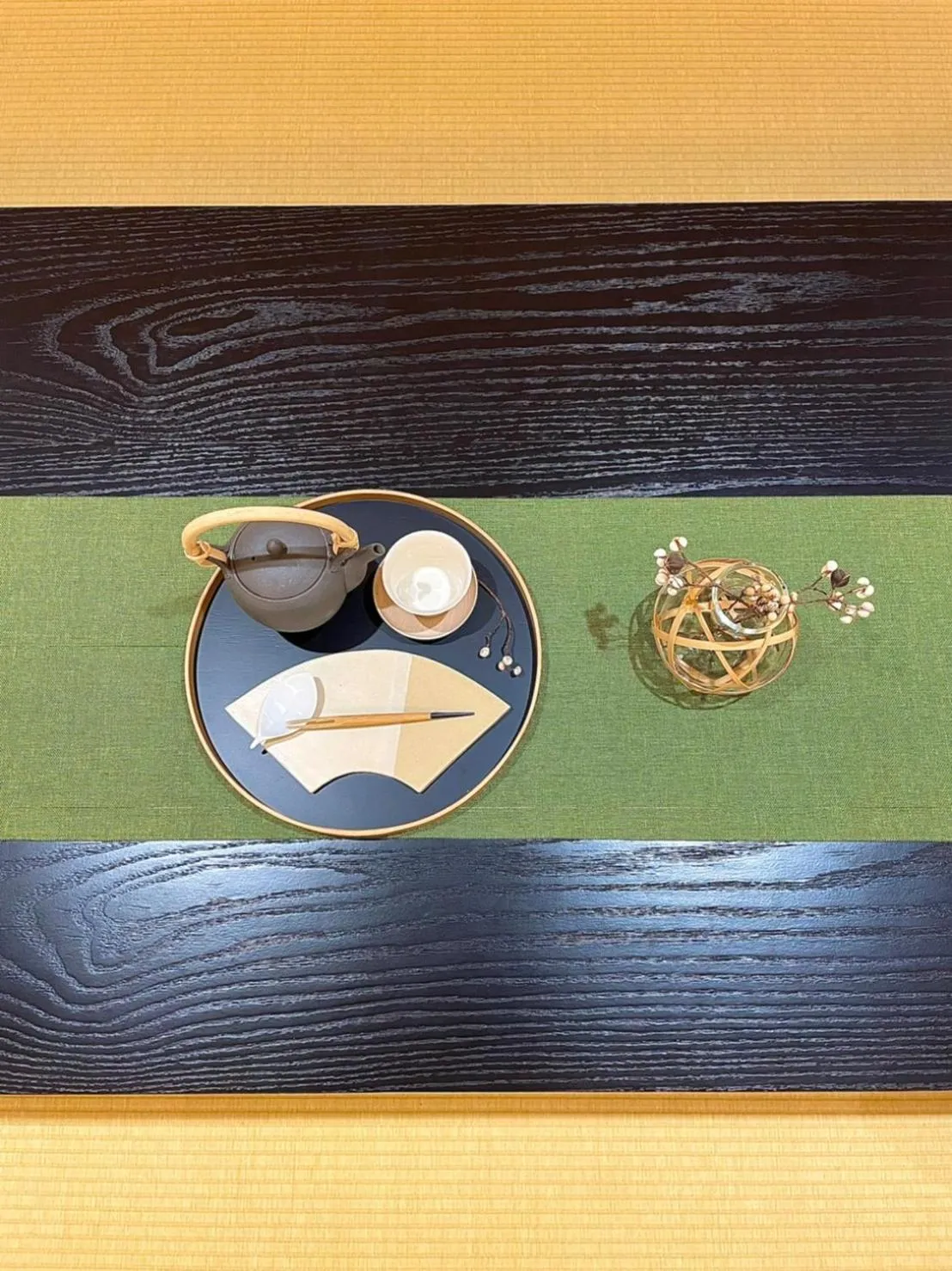 Communal lounge/ TV room in suye hotel