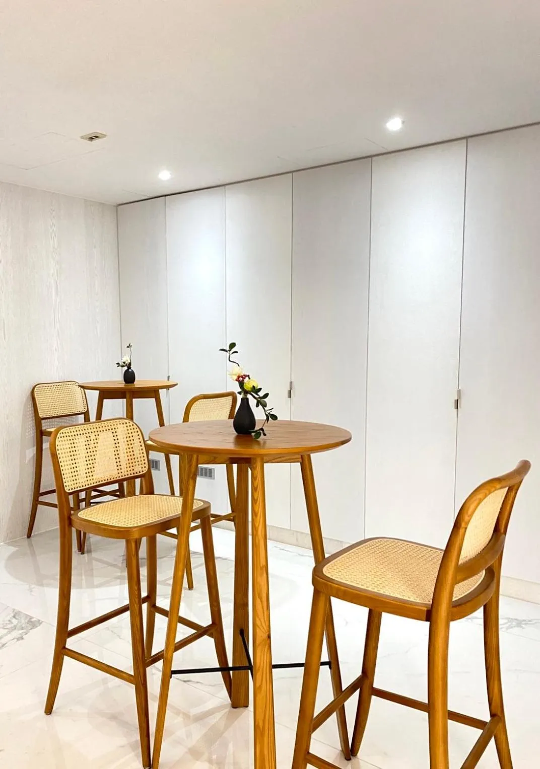 Communal lounge/ TV room in suye hotel