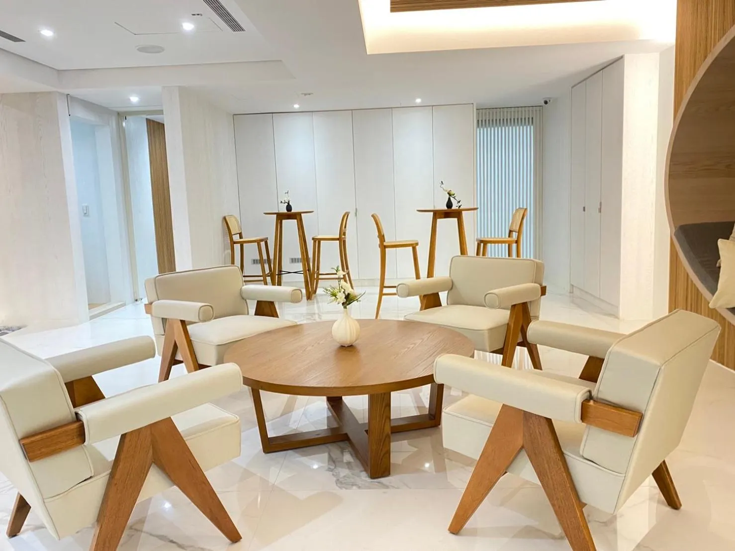 Communal lounge/ TV room in suye hotel