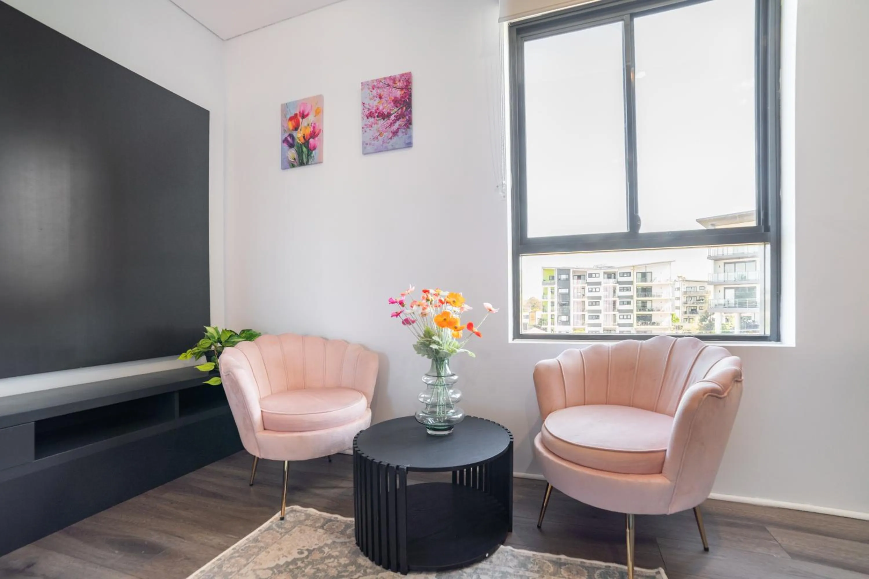 Seating area in Bankstown Motel 10