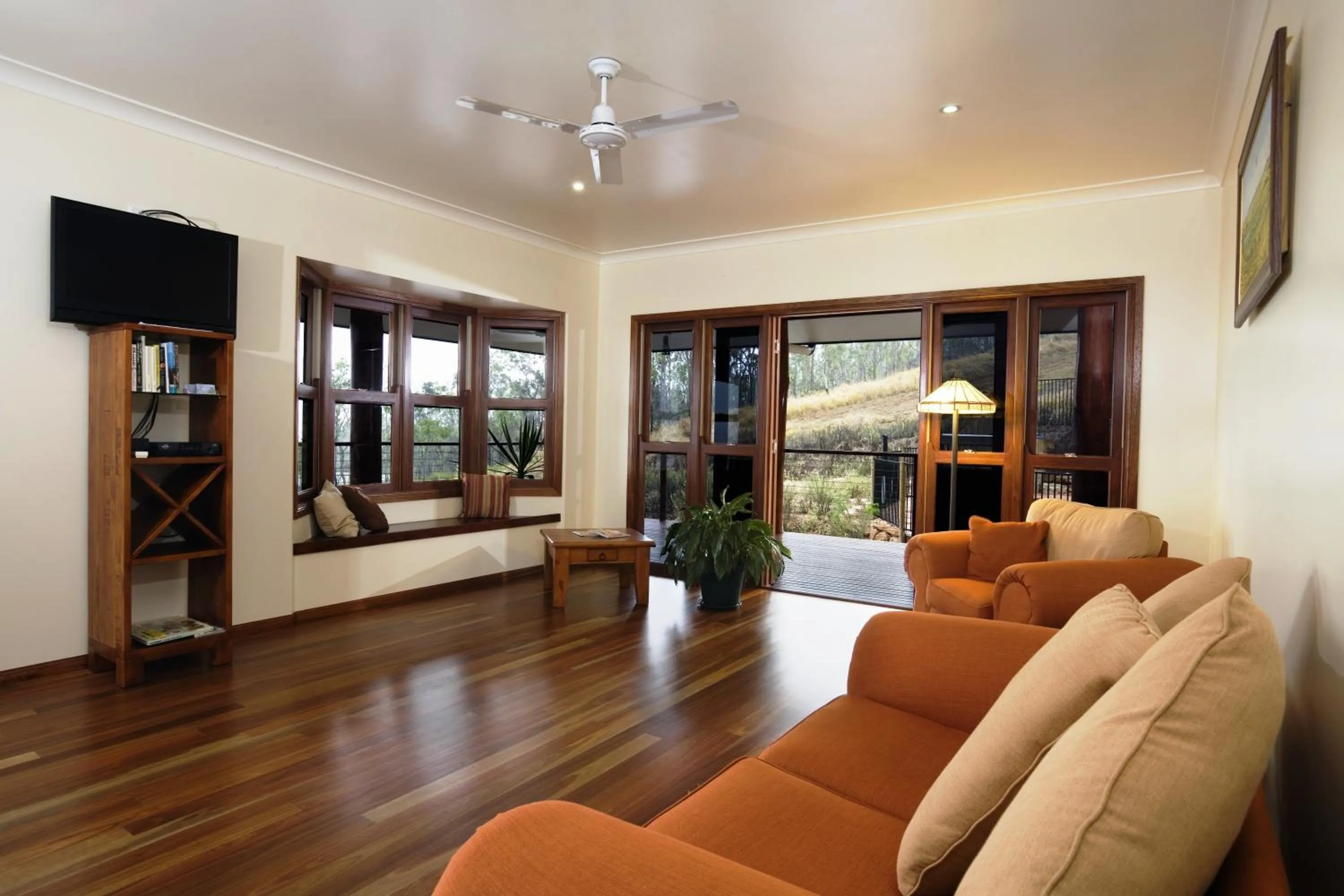 Living room in The Summit Bed & Breakfast