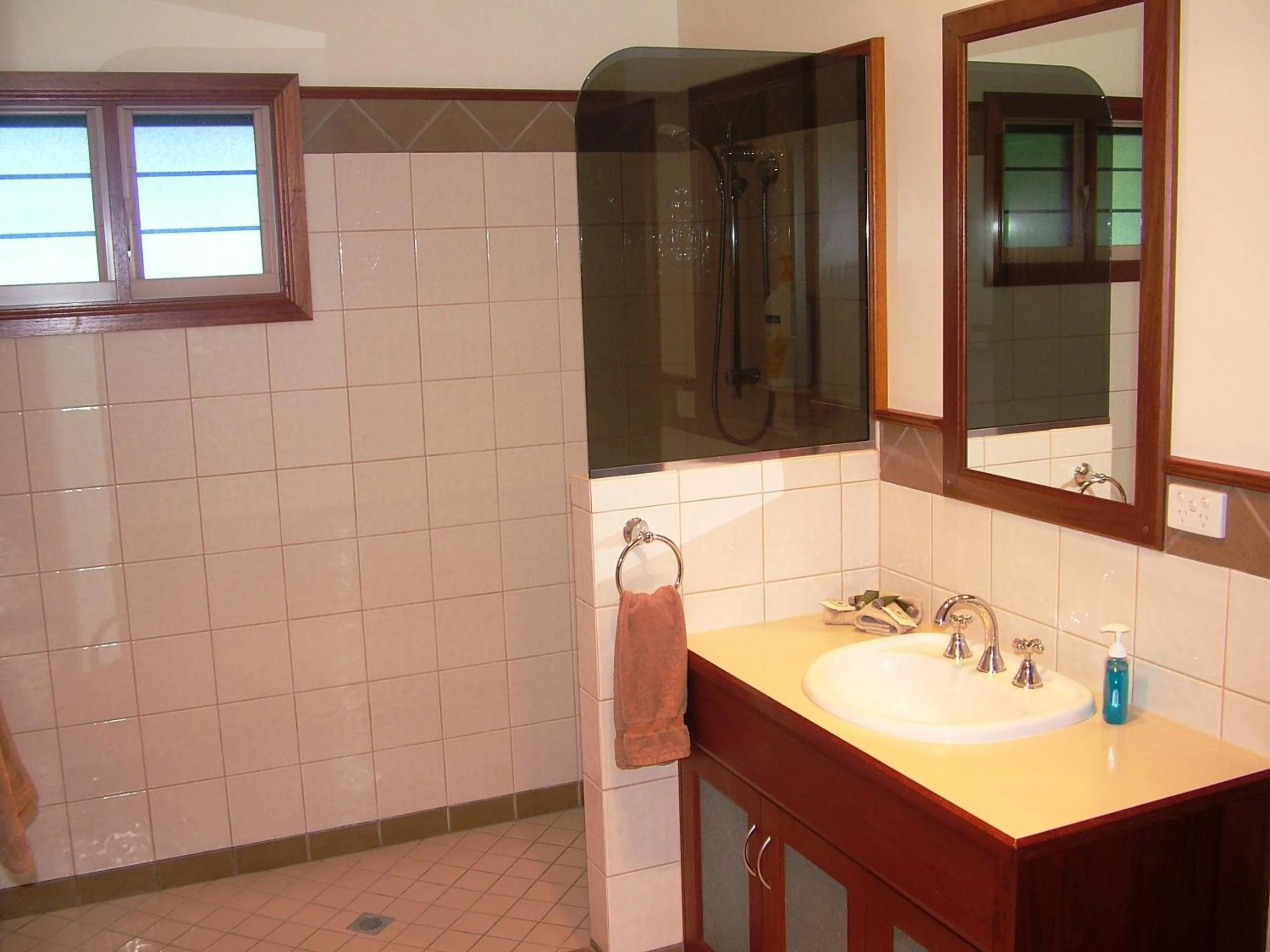 Bathroom in The Summit Bed & Breakfast