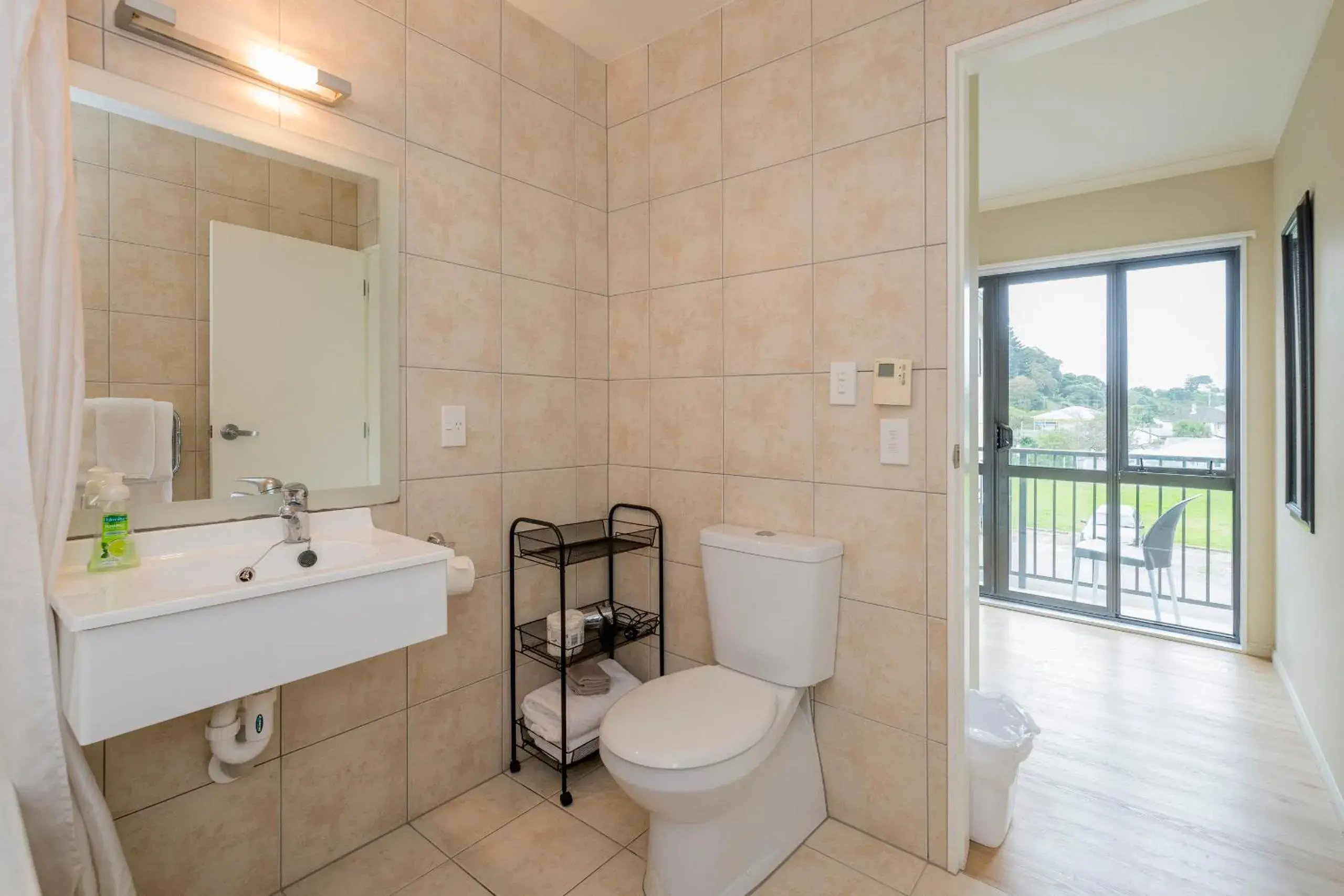 Superior Studio with Spa Bath in Finns Paekakariki Superior Studio with Spa Bath in Finns Paekakariki