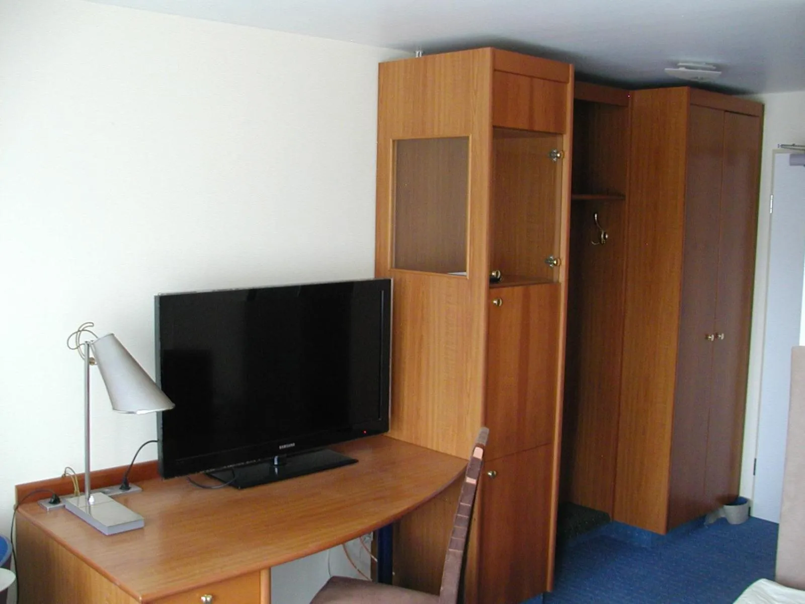 TV and multimedia in Motel Monteur