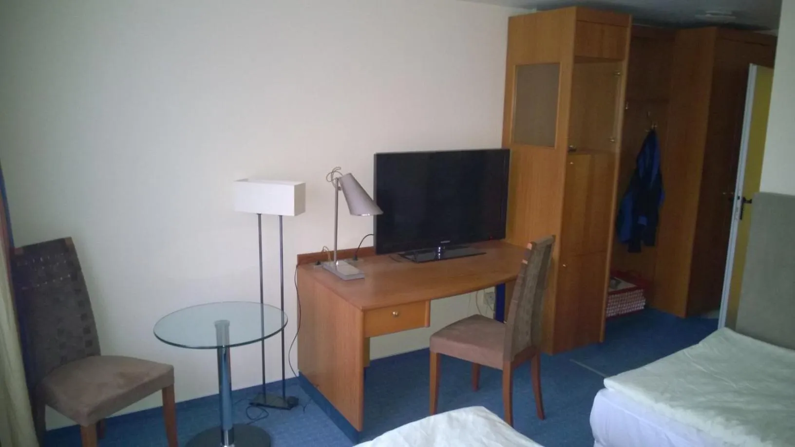 TV and multimedia, Bed in Motel Monteur
