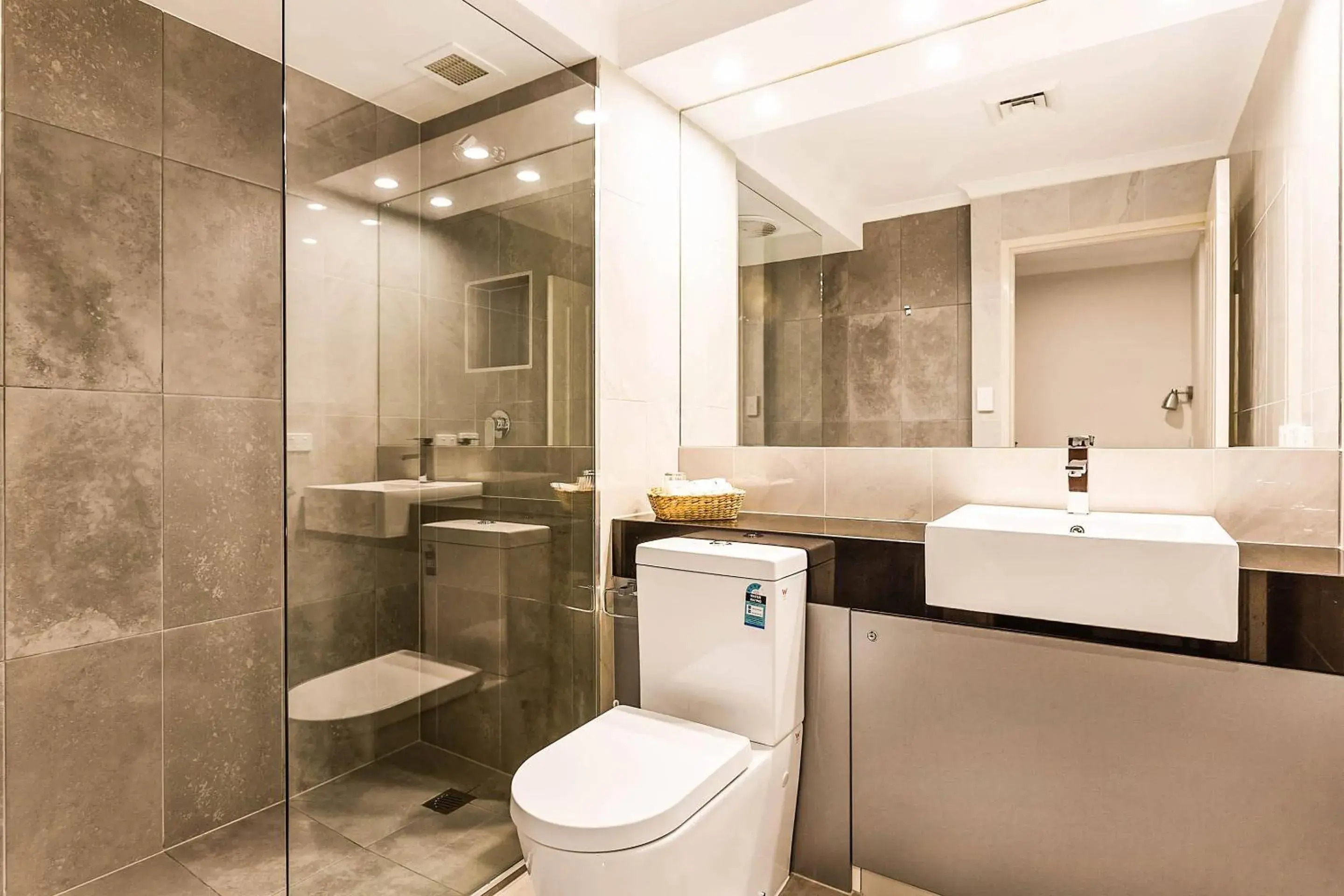 Bedroom in Quality Hotel Manor Bedroom in Quality Hotel Manor