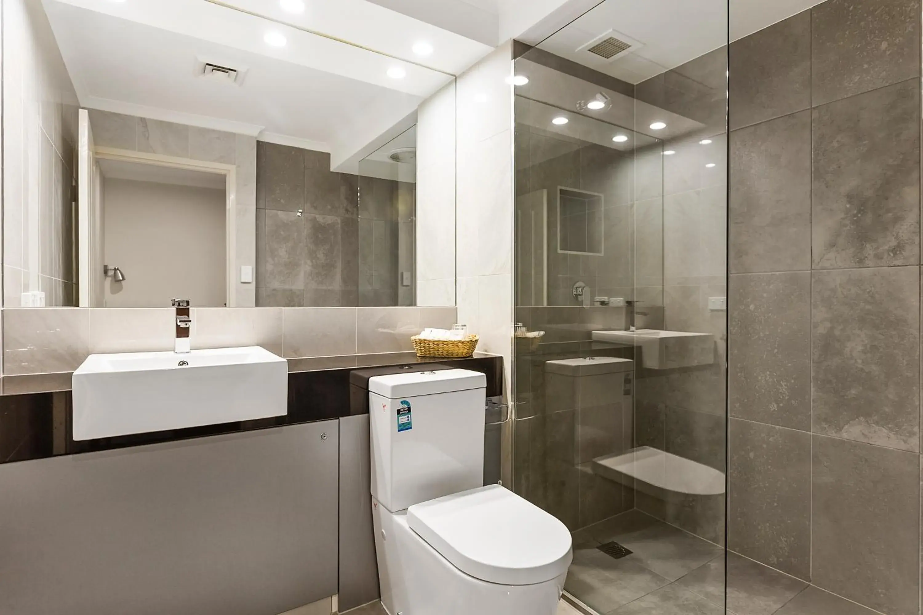 Shower in Quality Hotel Manor Shower in Quality Hotel Manor