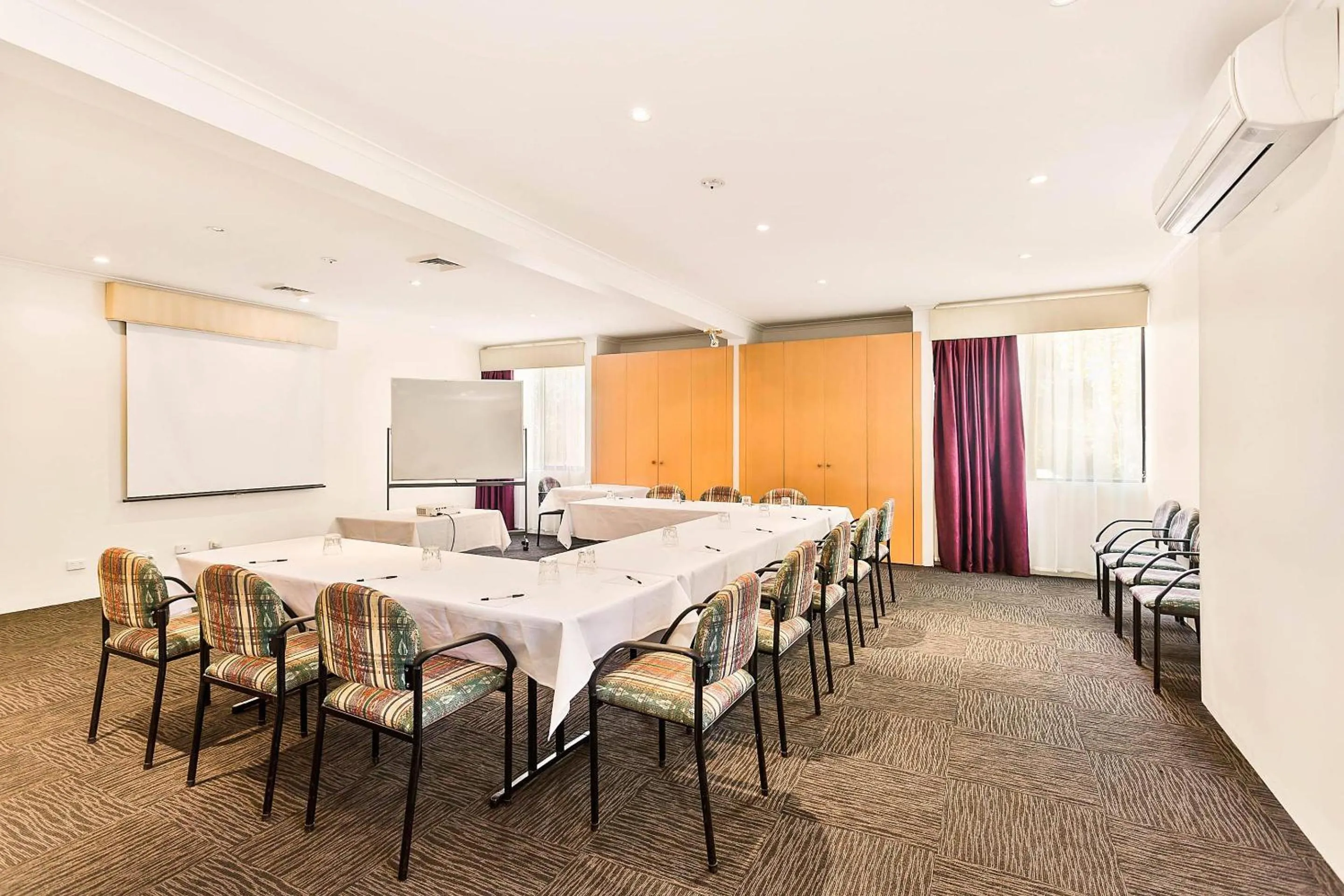 Meeting/conference room in Quality Hotel Manor