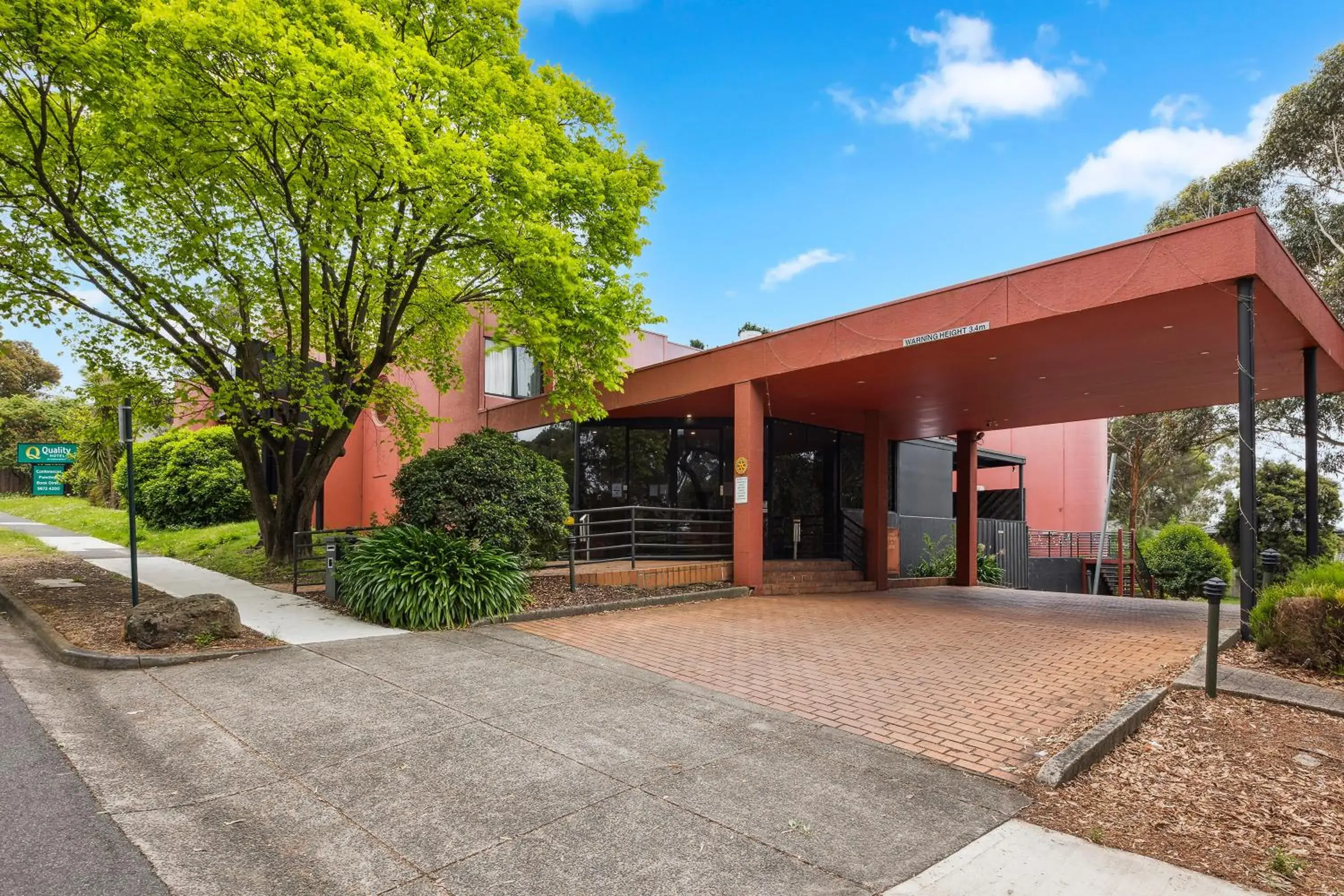 Property building in Quality Hotel Manor Property building in Quality Hotel Manor