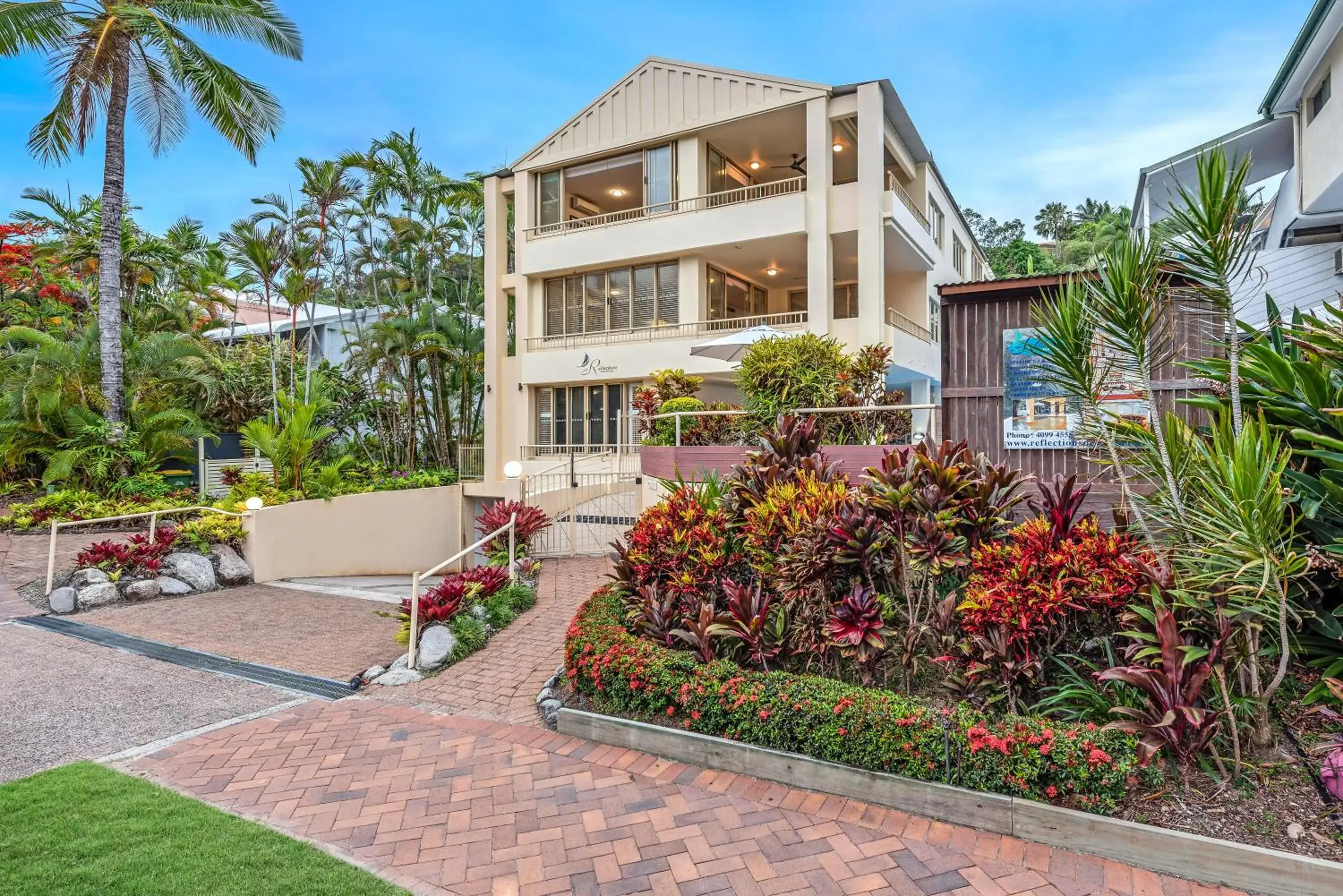 Property building in Silkari Reflections of Port Douglas Property building in Silkari Reflections of Port Douglas