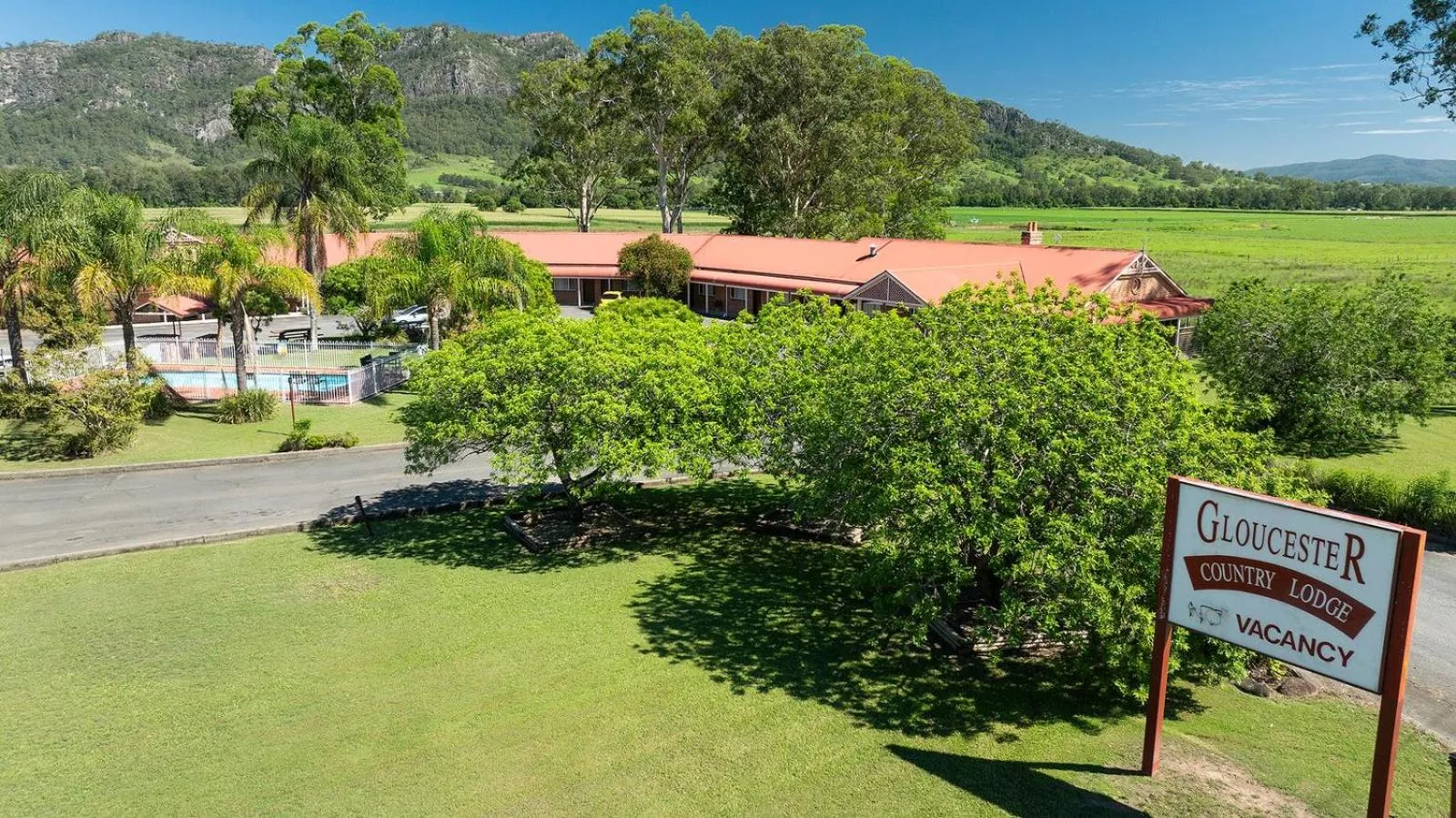 Gloucester Country Lodge Motel