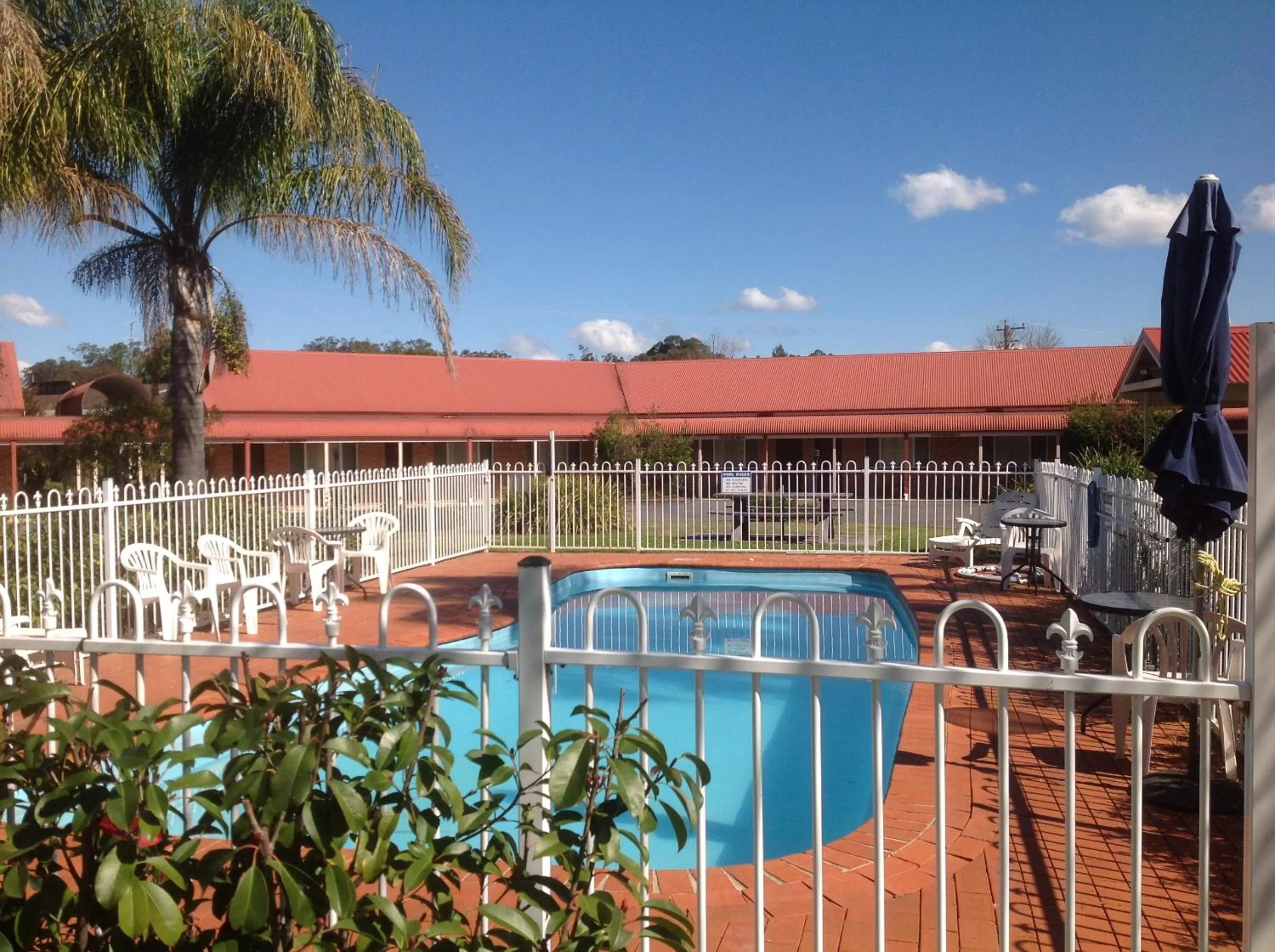 Swimming Pool in Gloucester Country Lodge Motel