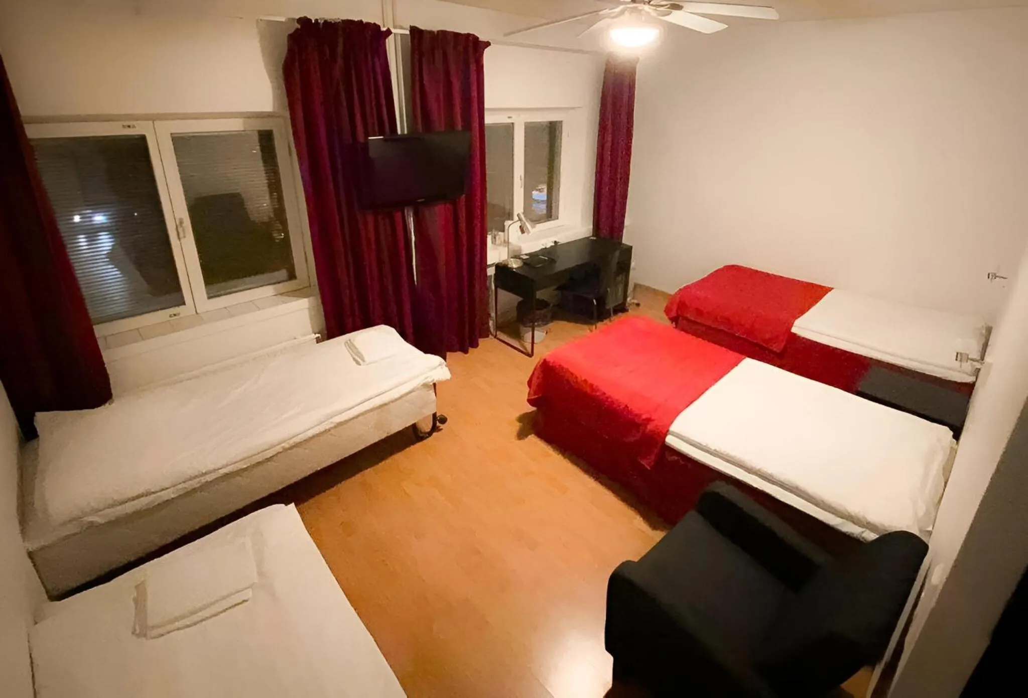 Bathroom, Bed in Finlandia Park Hotel Helsinki