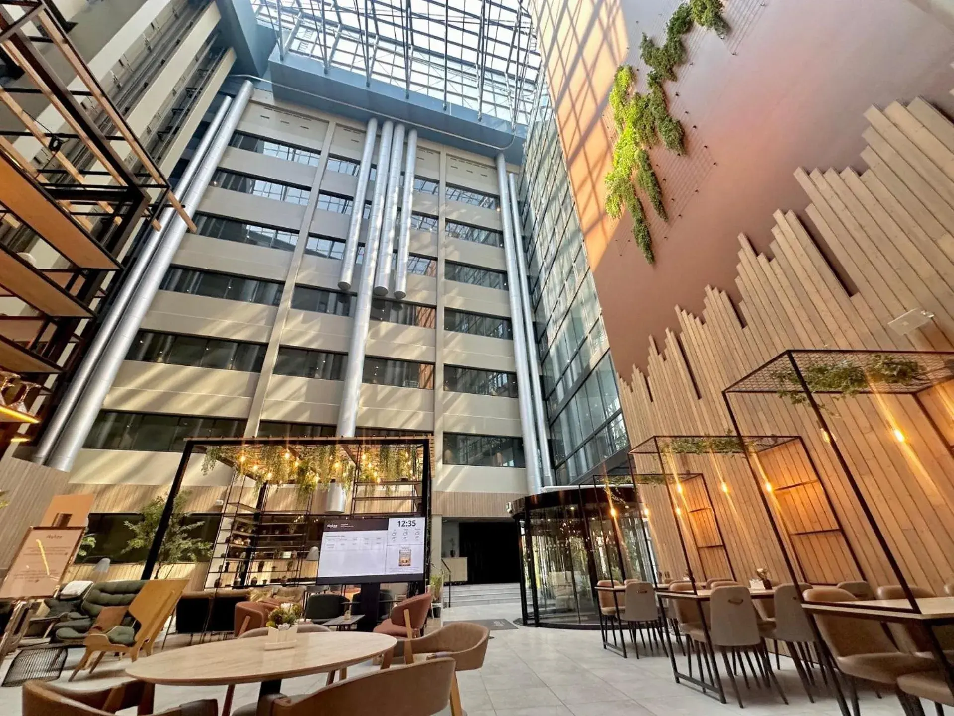 Restaurant/places to eat in Skyline Airport Hotel Restaurant/places to eat in Skyline Airport Hotel