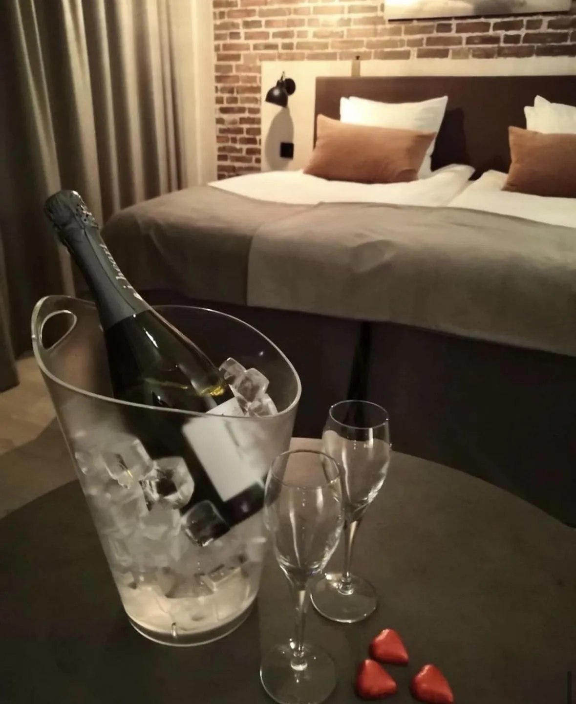 Photo of the whole room, Bed in Skyline Airport Hotel