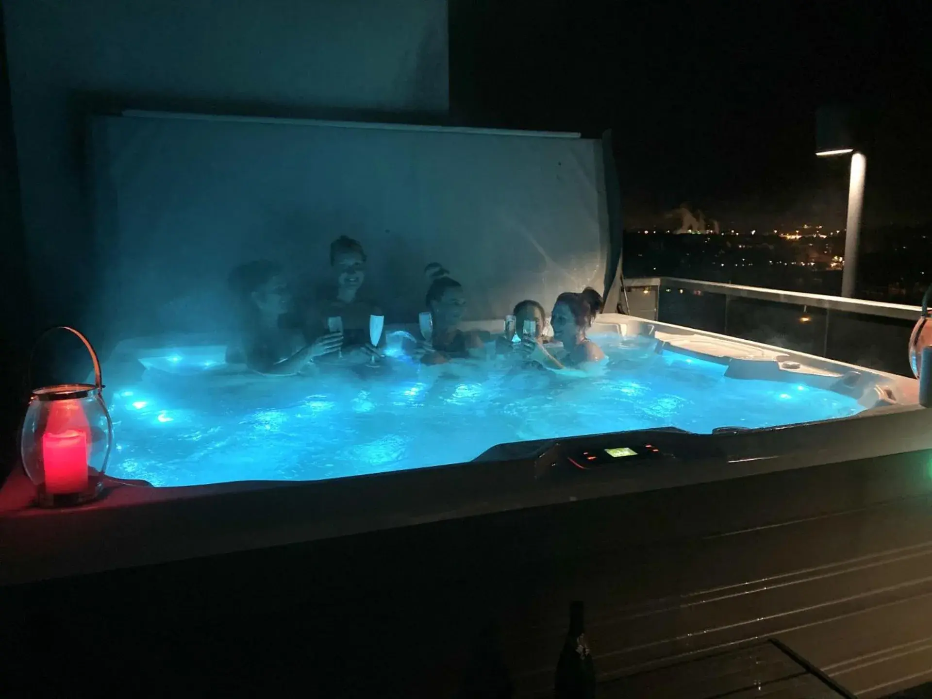 Swimming pool in Skyline Airport Hotel Swimming pool in Skyline Airport Hotel