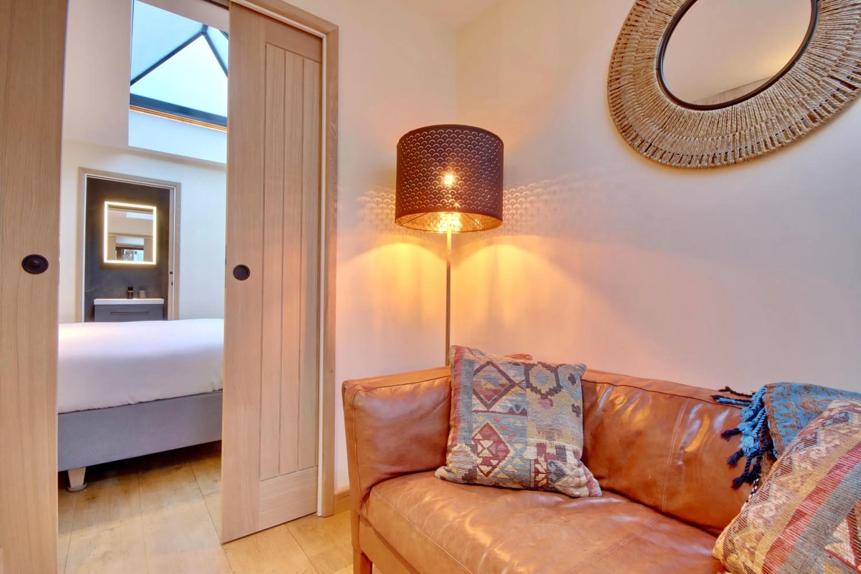 Seating area, Bed in Becketts Townhouse