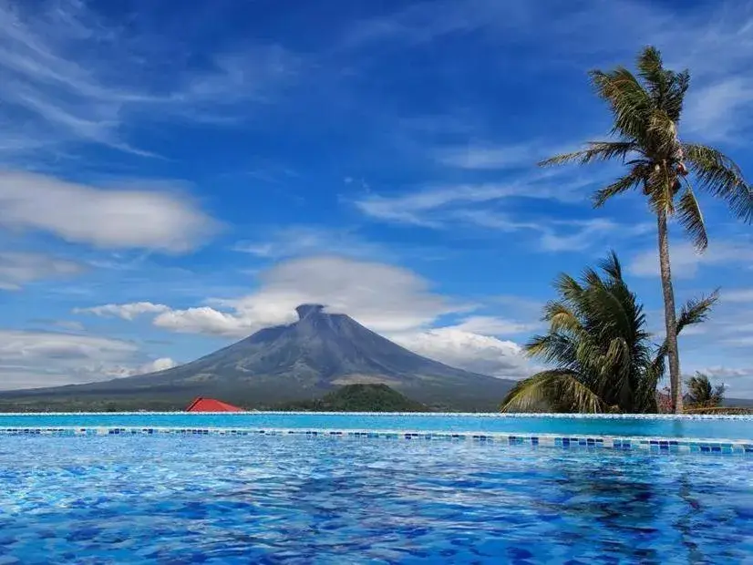 Swimming pool in The Oriental Hotel Legazpi Swimming pool in The Oriental Hotel Legazpi