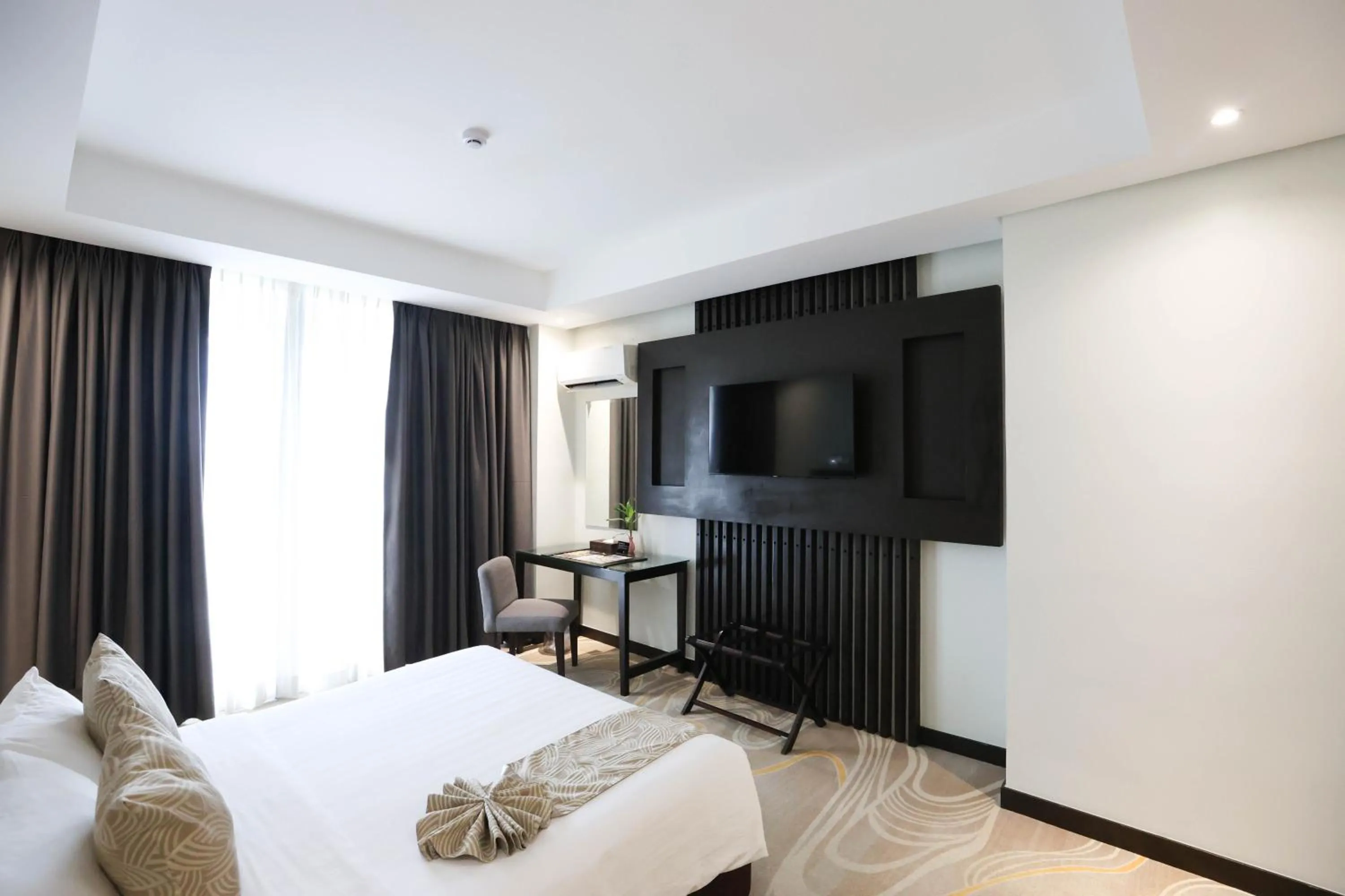 Bed in The Oriental Hotel Legazpi