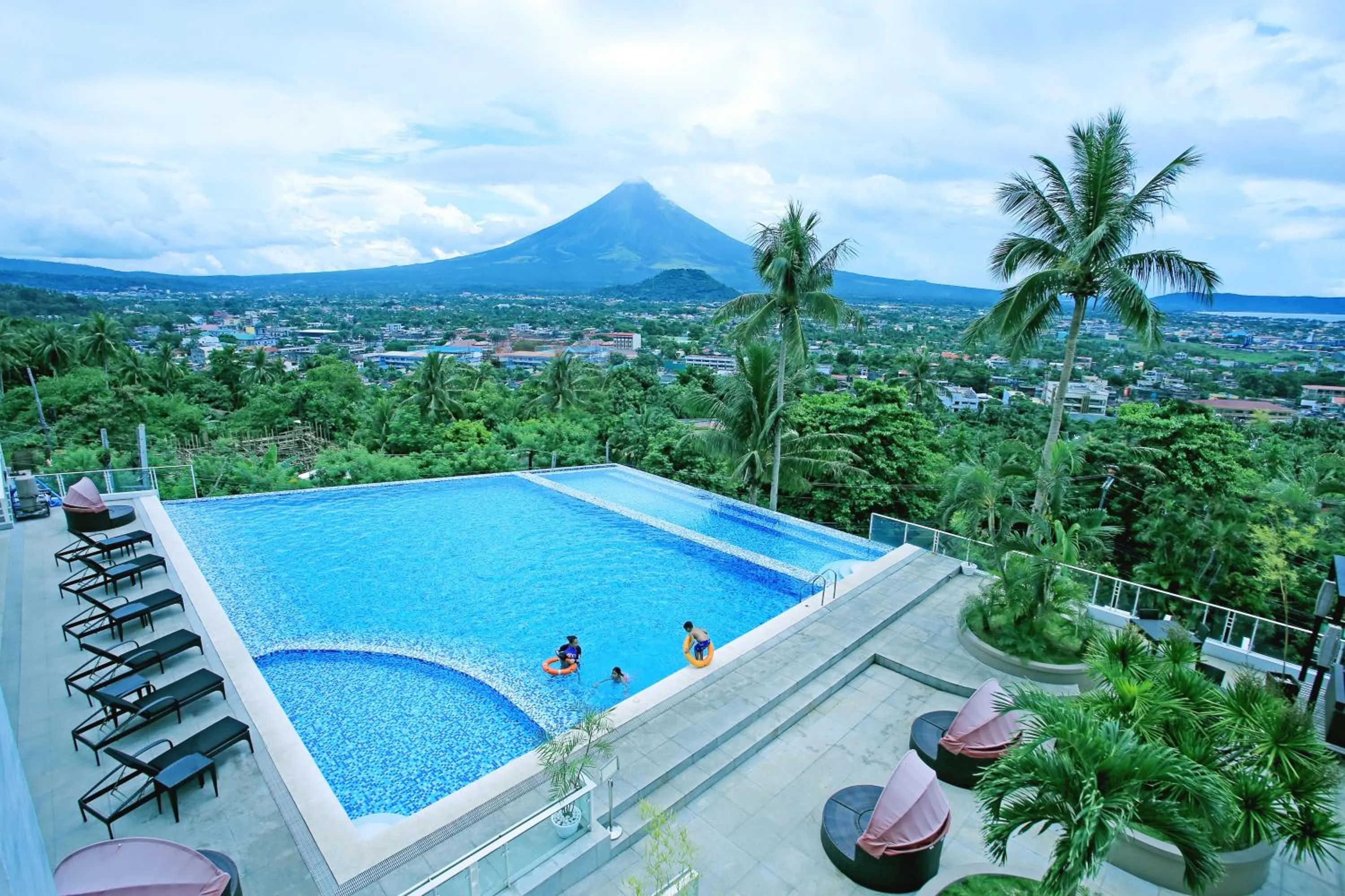 Mountain view in The Oriental Hotel Legazpi