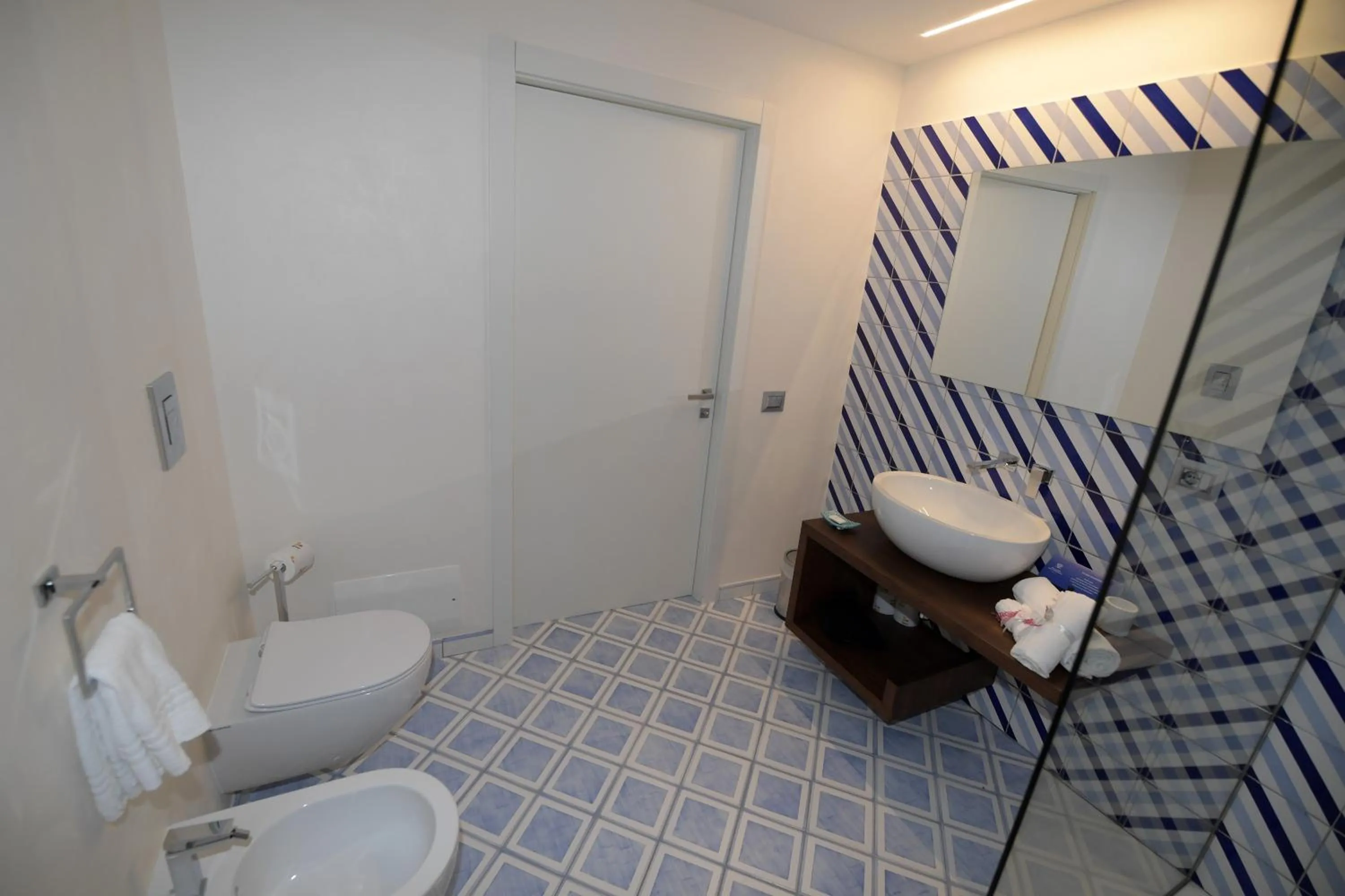 Shower in Palazzo San Giovanni Amalfi Coast