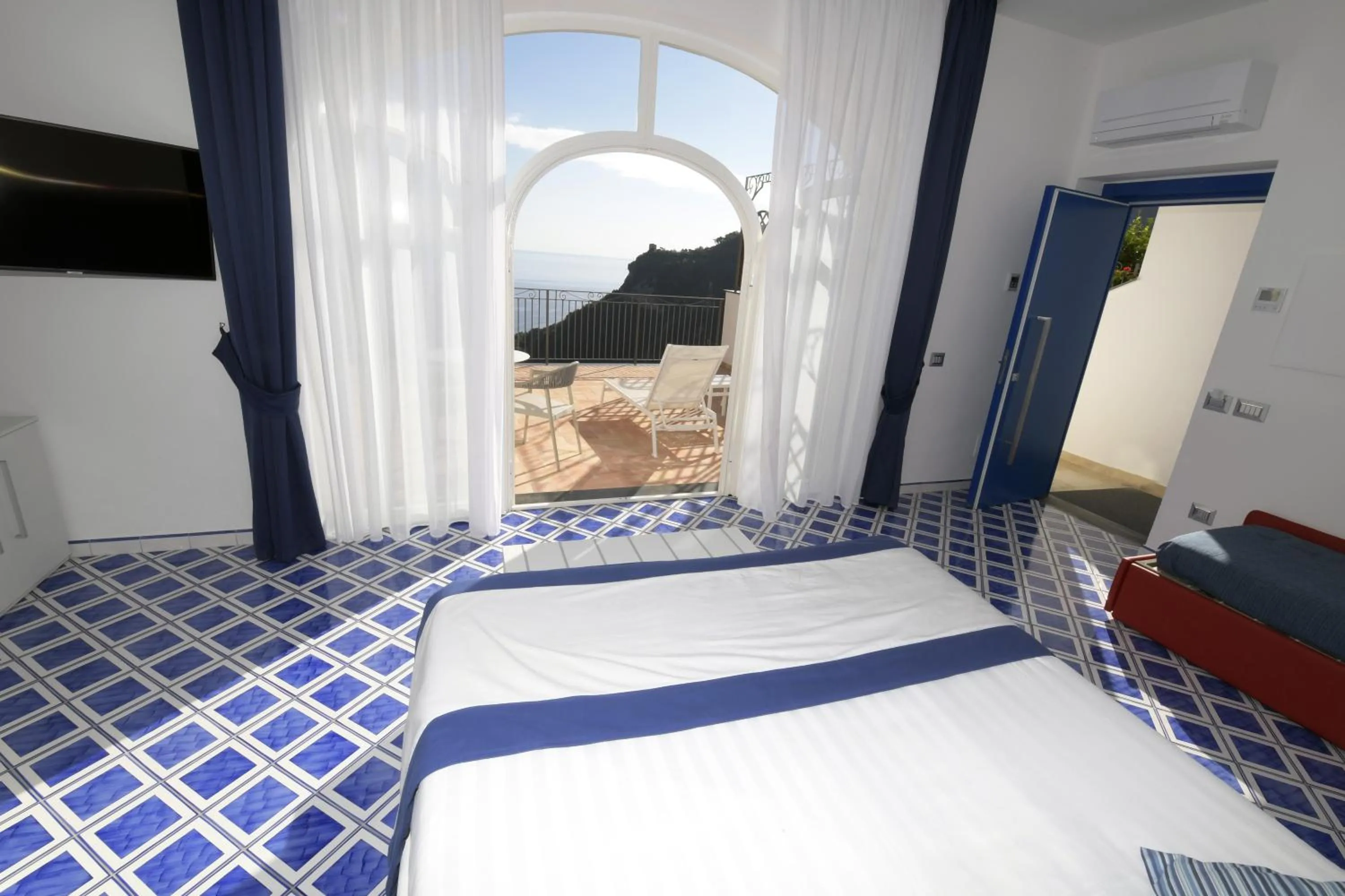 Bed in Palazzo San Giovanni Amalfi Coast