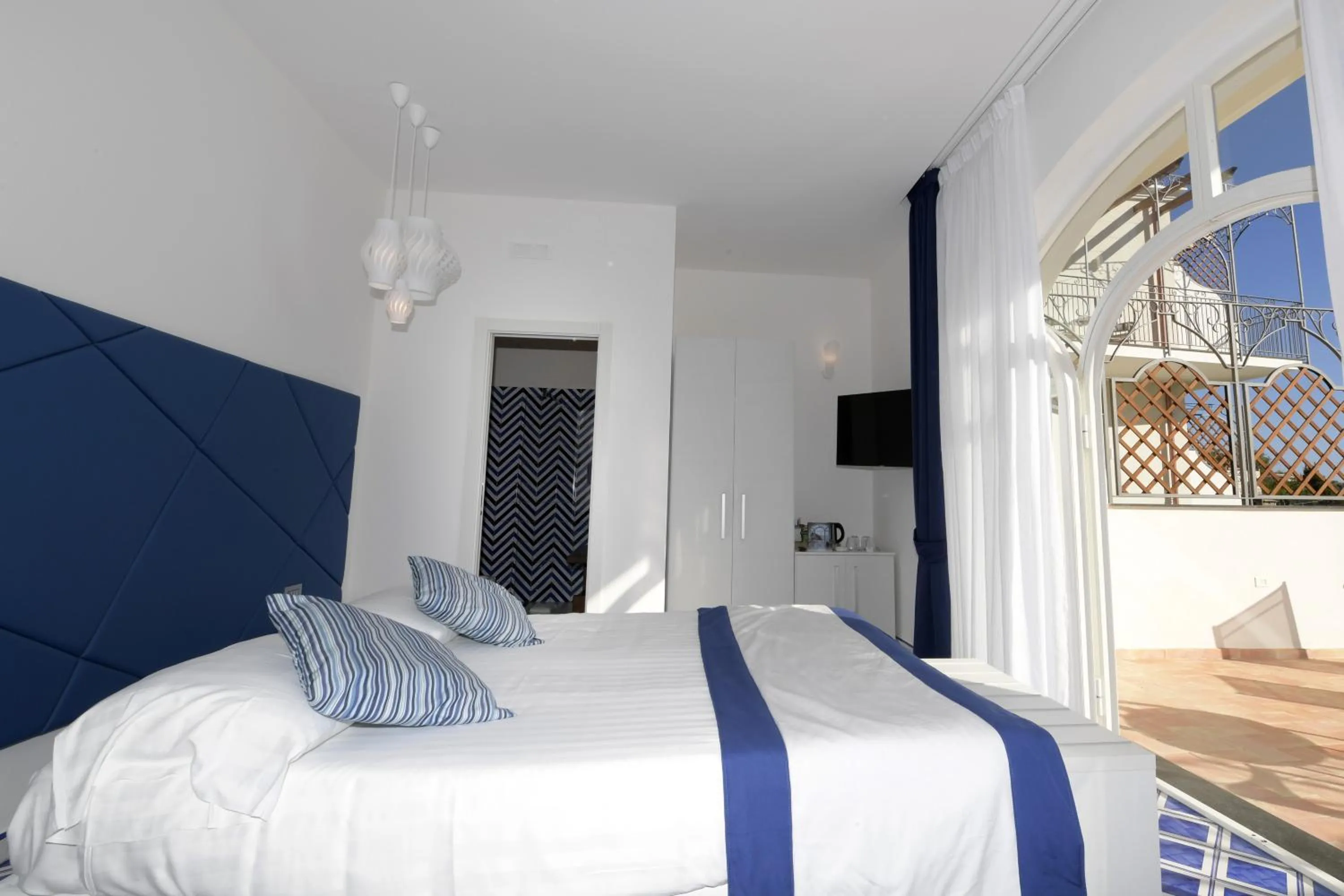 Bed in Palazzo San Giovanni Amalfi Coast