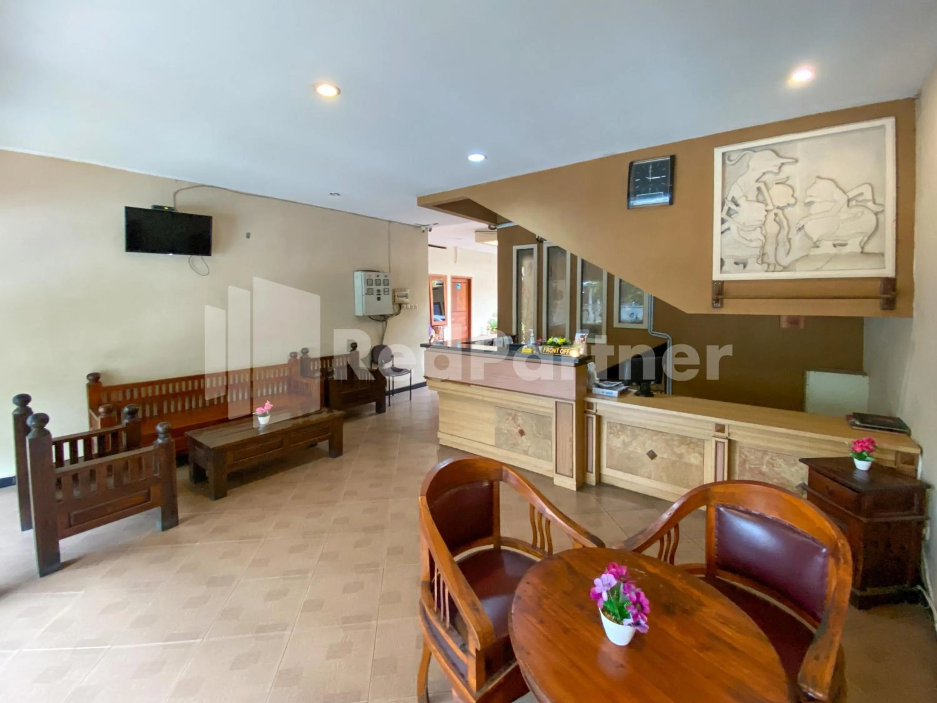 Lobby or reception in Istana Griya 2 Hotel Solo RedPartner