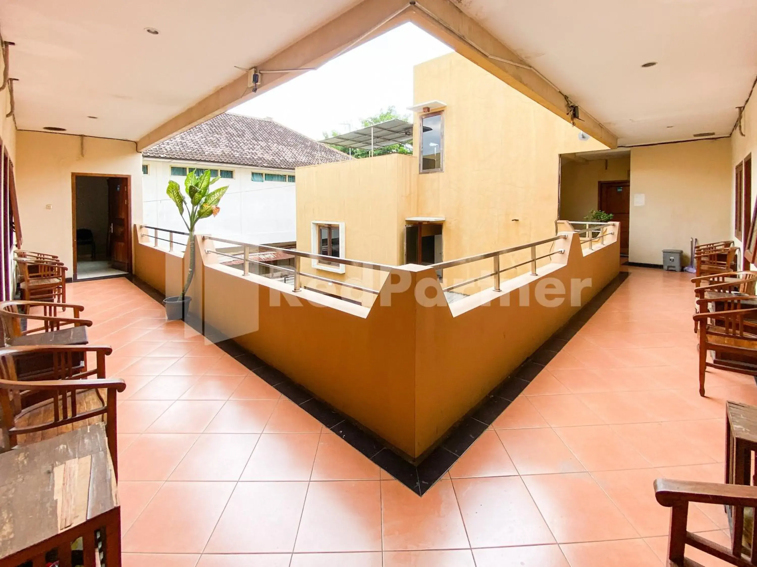 Property building in Istana Griya 2 Hotel Solo RedPartner Property building in Istana Griya 2 Hotel Solo RedPartner