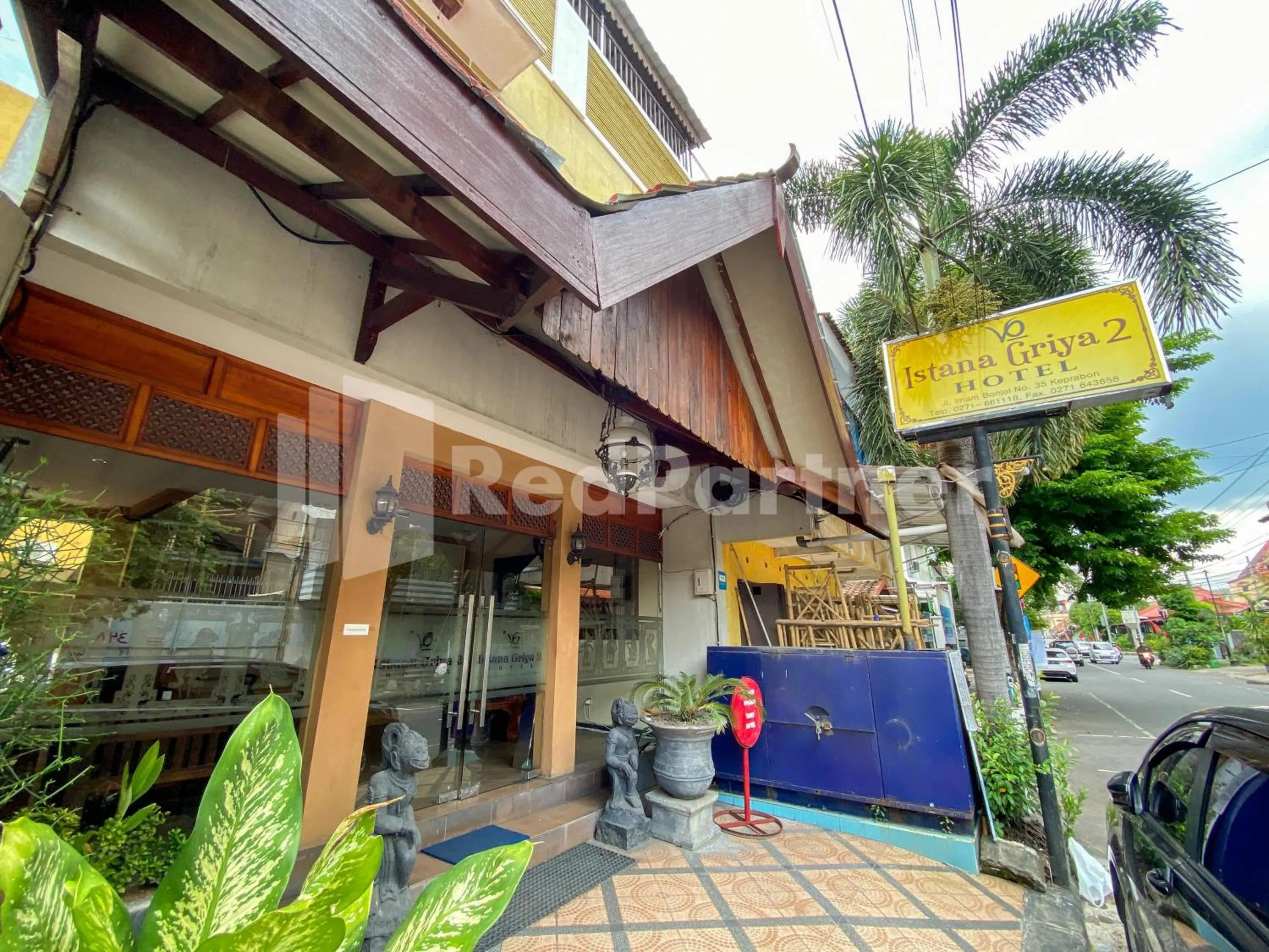 Facade/entrance in Istana Griya 2 Hotel Solo RedPartner