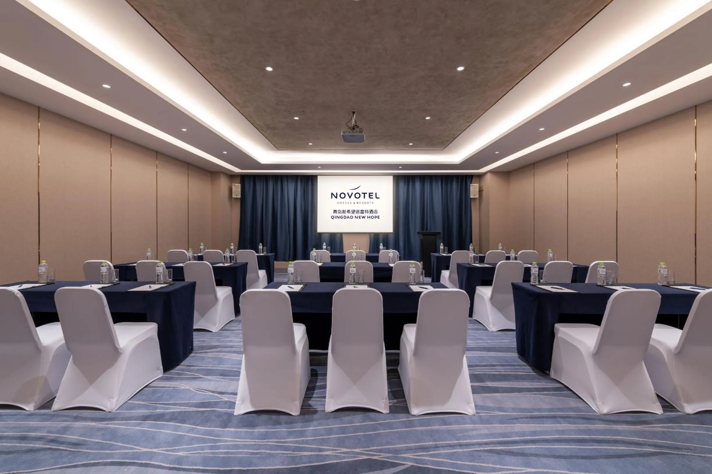 Meeting/conference room in Novotel Qingdao New Hope