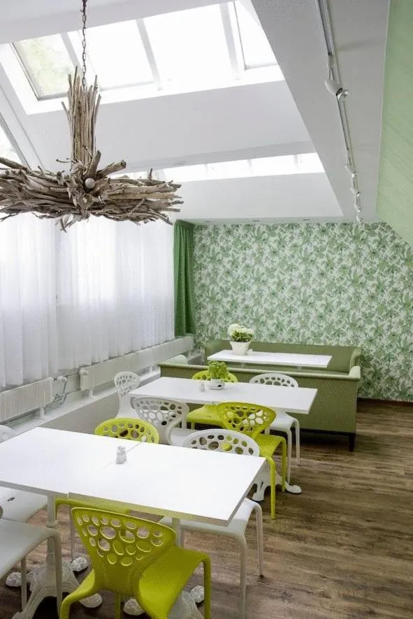 Restaurant/Places to Eat in Hotel Rivoli Jardin