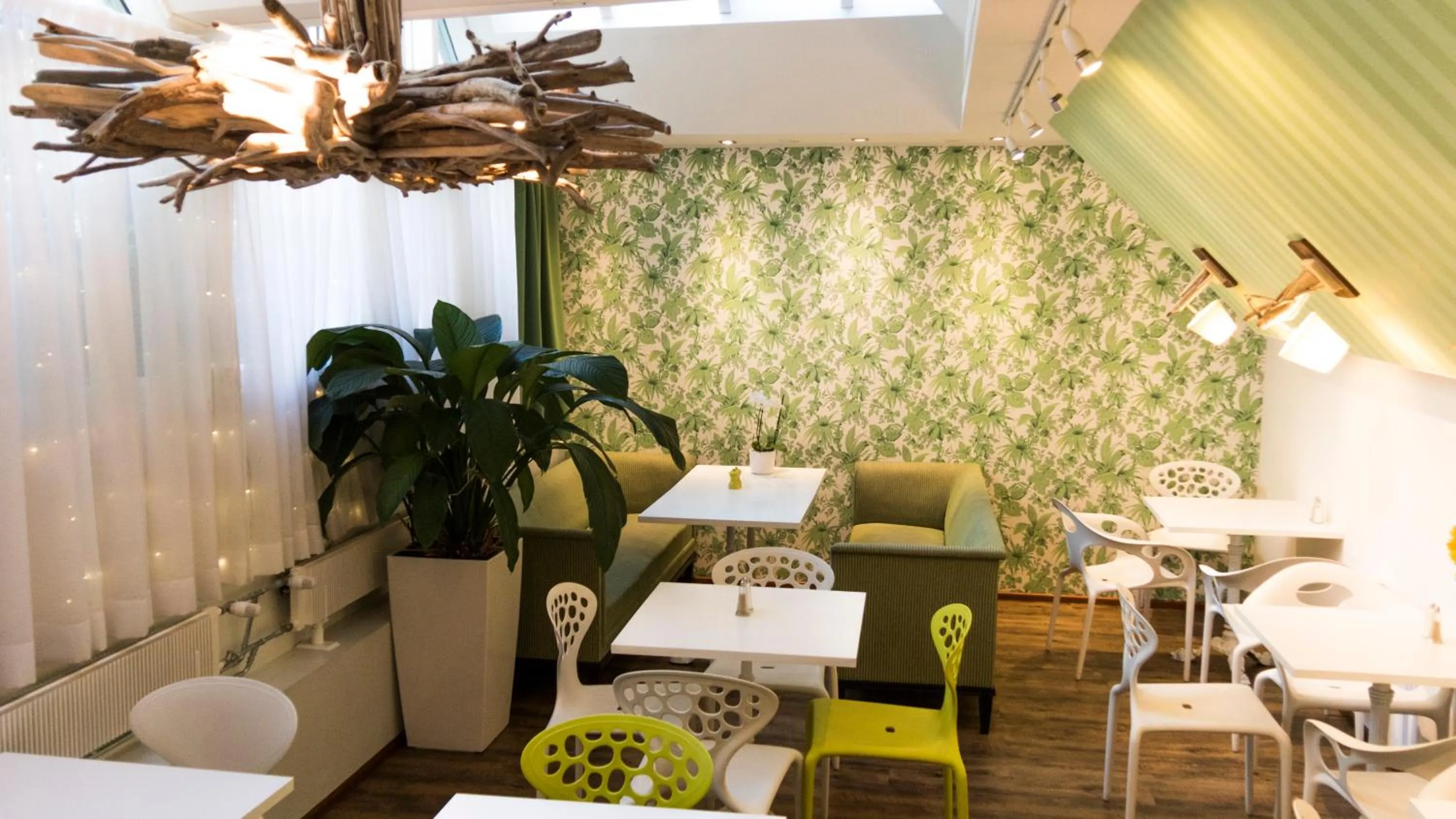 Restaurant/Places to Eat in Hotel Rivoli Jardin