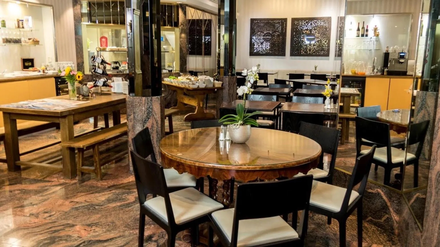 Restaurant/Places to Eat in Hotel Rivoli Jardin