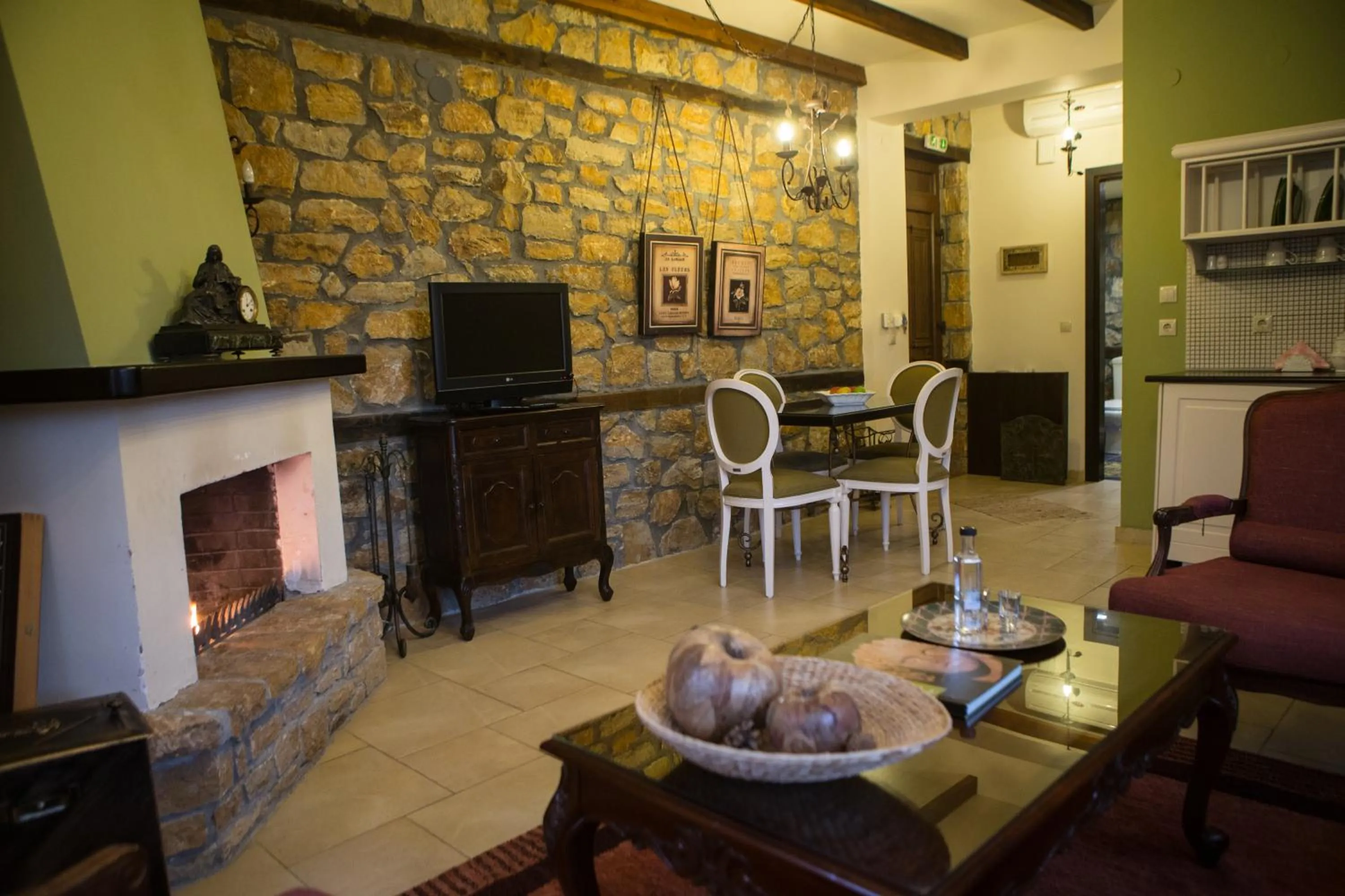 Kitchen or kitchenette in Archontiko Emmanouilidi Suites