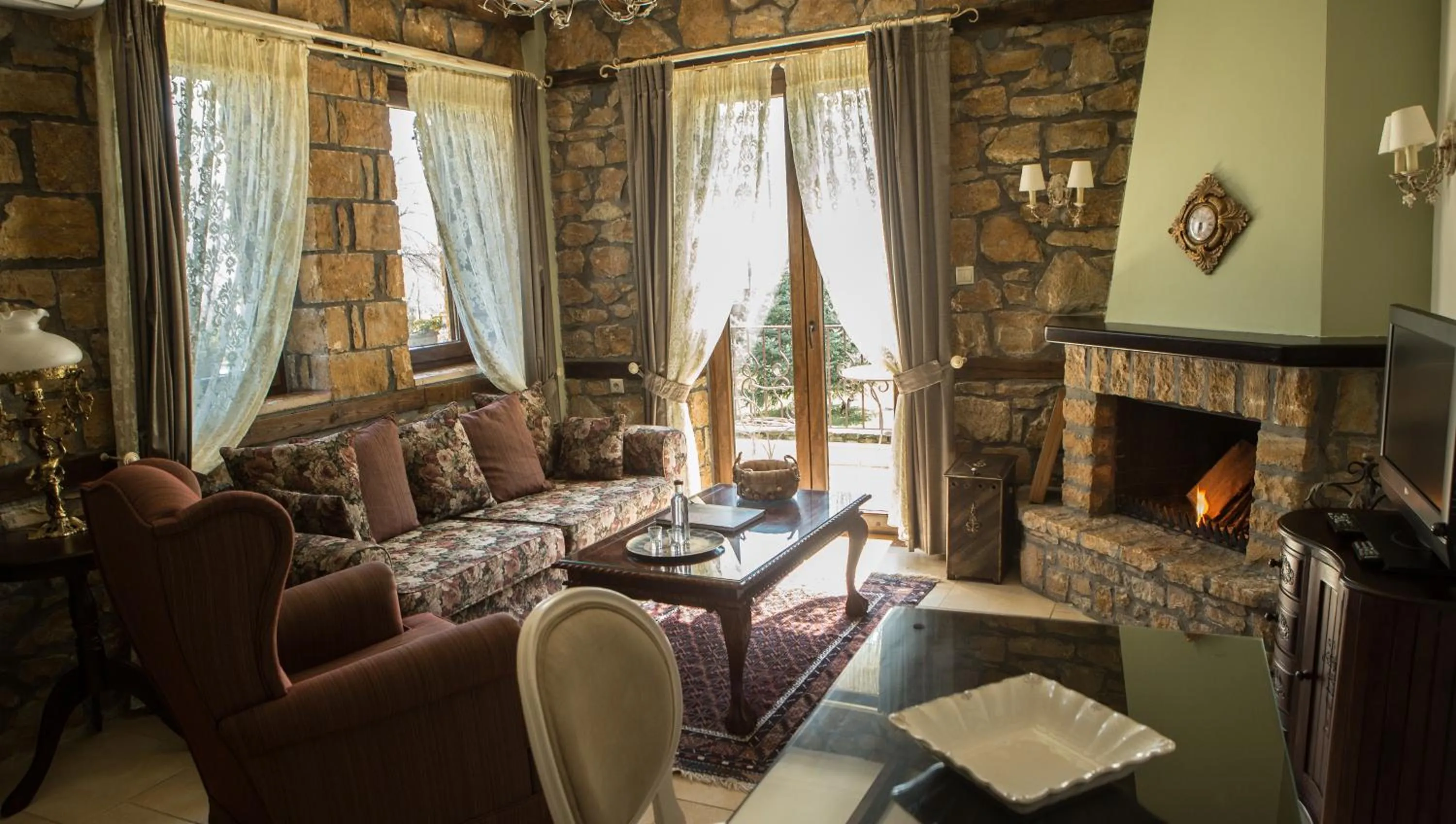 TV and multimedia in Archontiko Emmanouilidi Suites