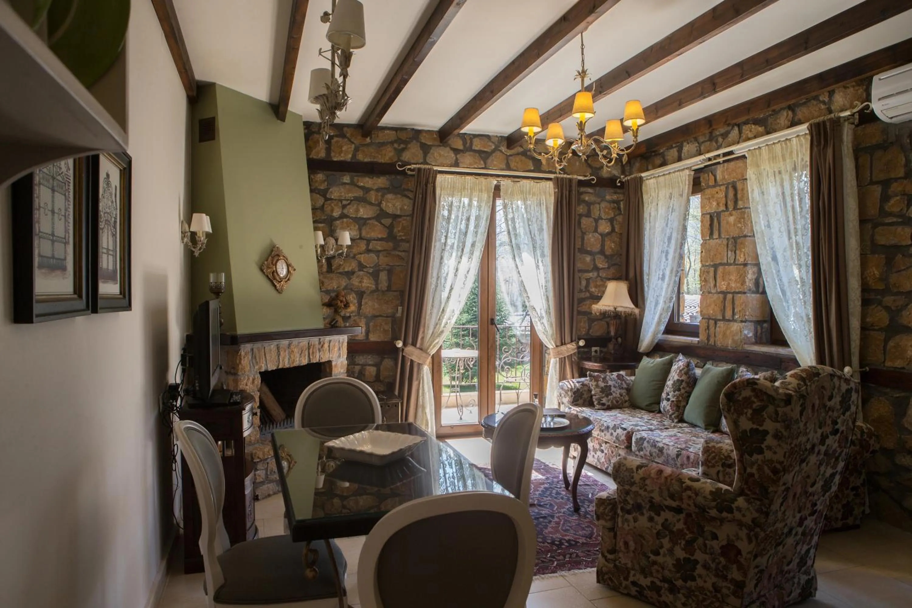 Kitchen or kitchenette in Archontiko Emmanouilidi Suites