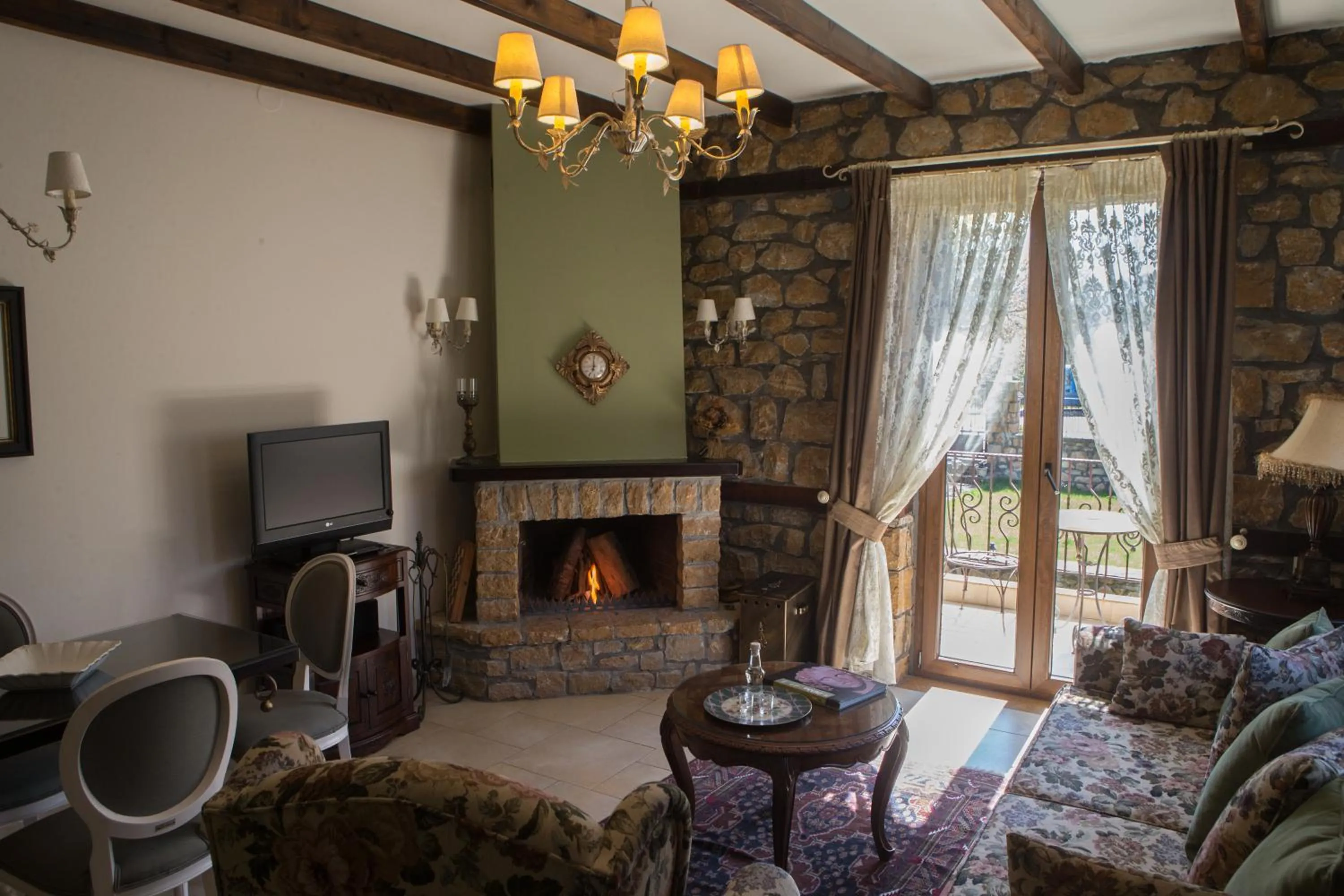 TV and multimedia in Archontiko Emmanouilidi Suites