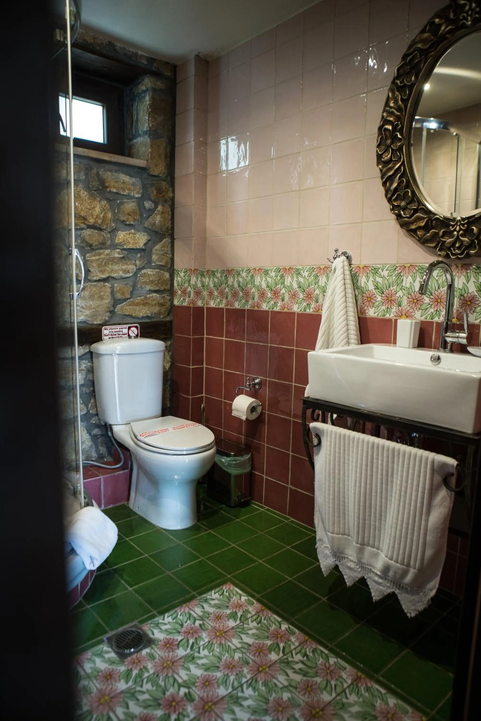 Shower in Archontiko Emmanouilidi Suites