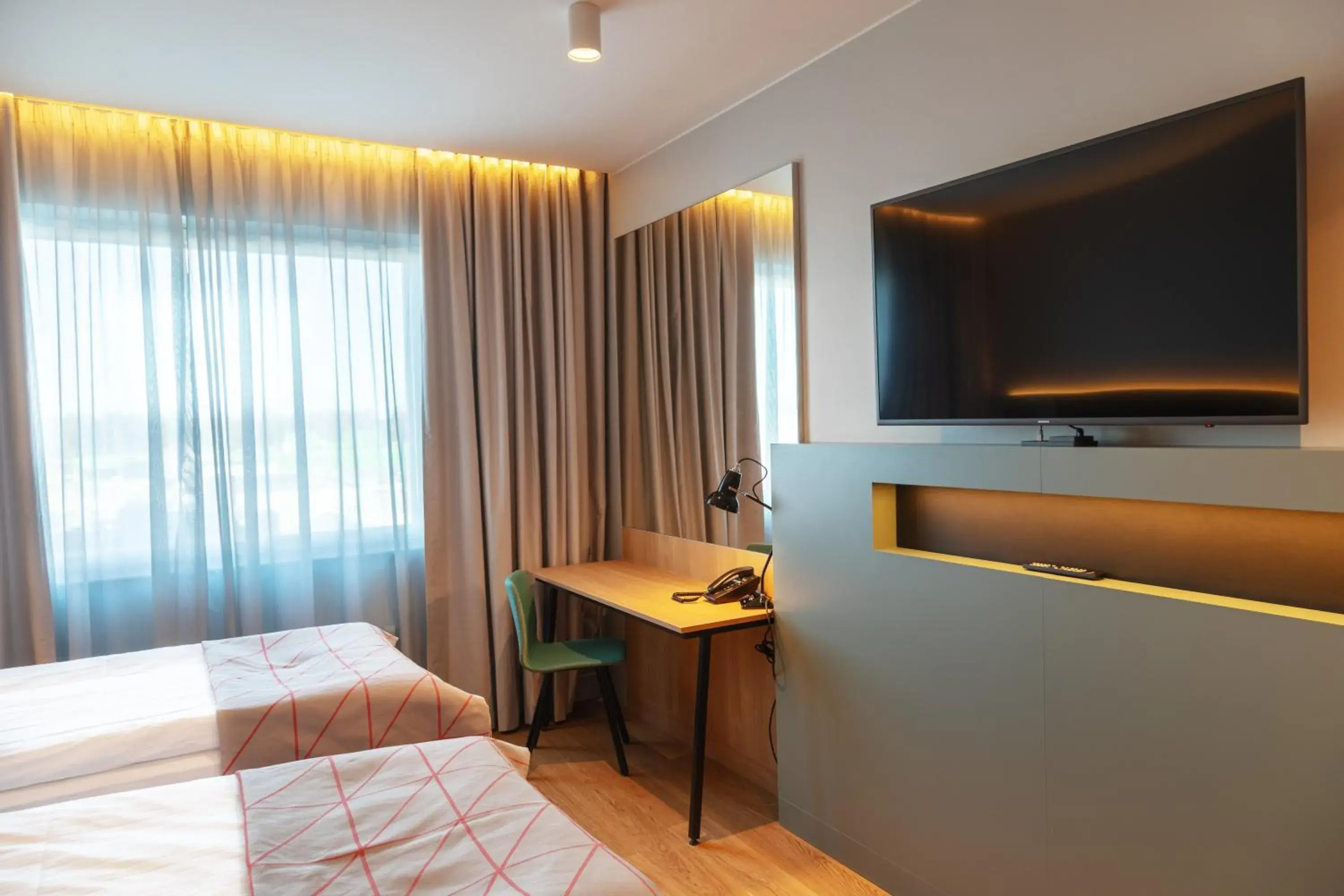 Photo of the whole room, Bed in Holiday Inn Helsinki - Expo by IHG Photo of the whole room, Bed in Holiday Inn Helsinki - Expo by IHG