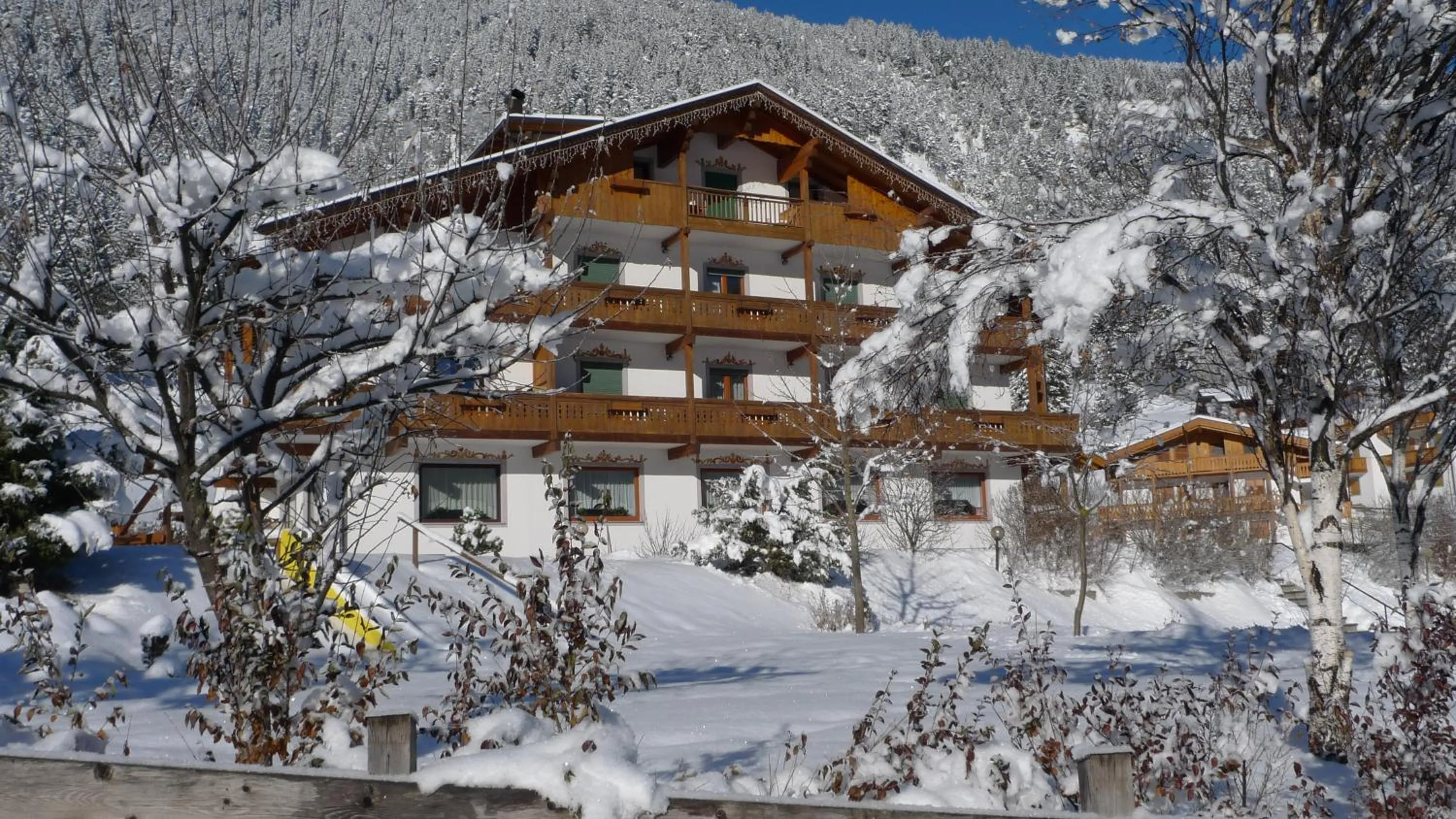 Property building in Villa Gemmy