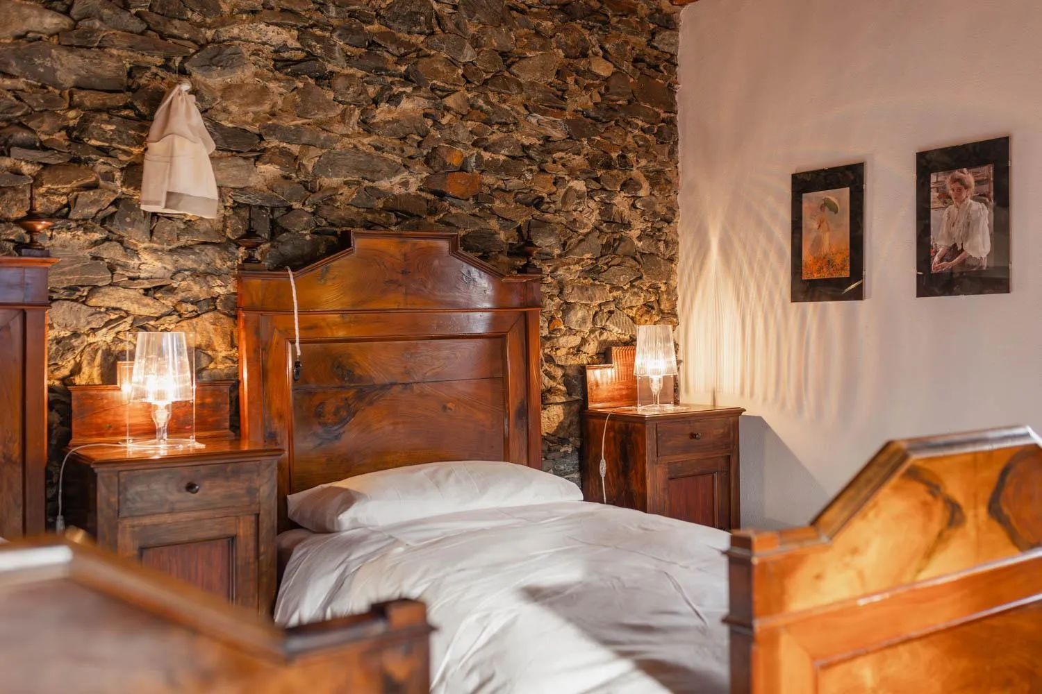 Bedroom, Bed in Albergo Diffuso Comeglians