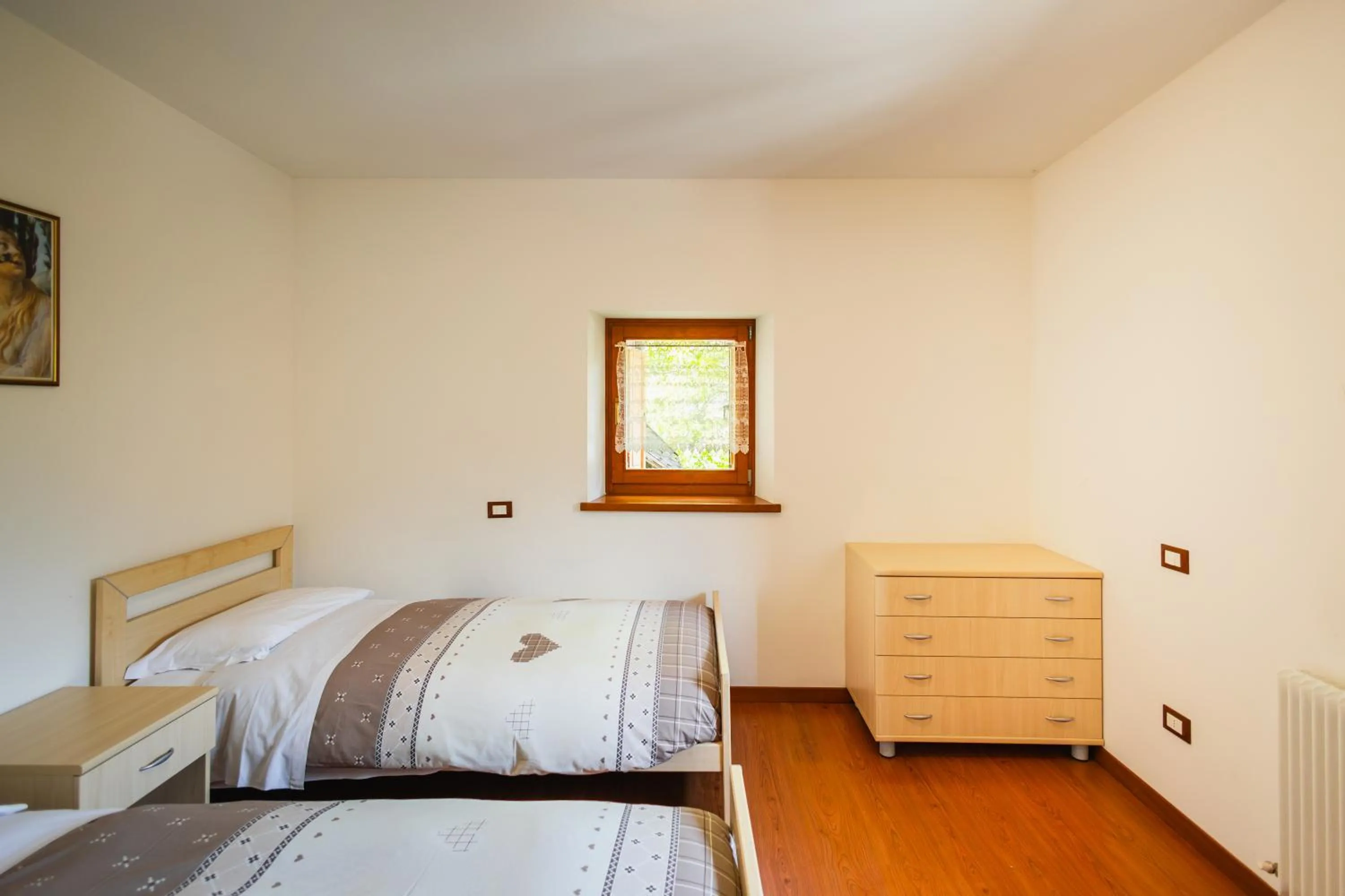 Bedroom, Bed in Albergo Diffuso Comeglians