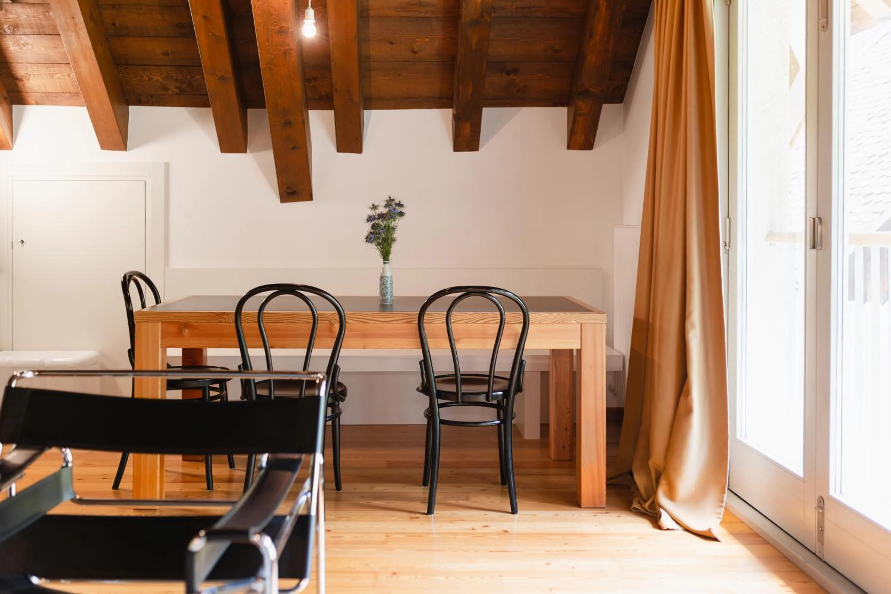 Dining area in Albergo Diffuso Comeglians