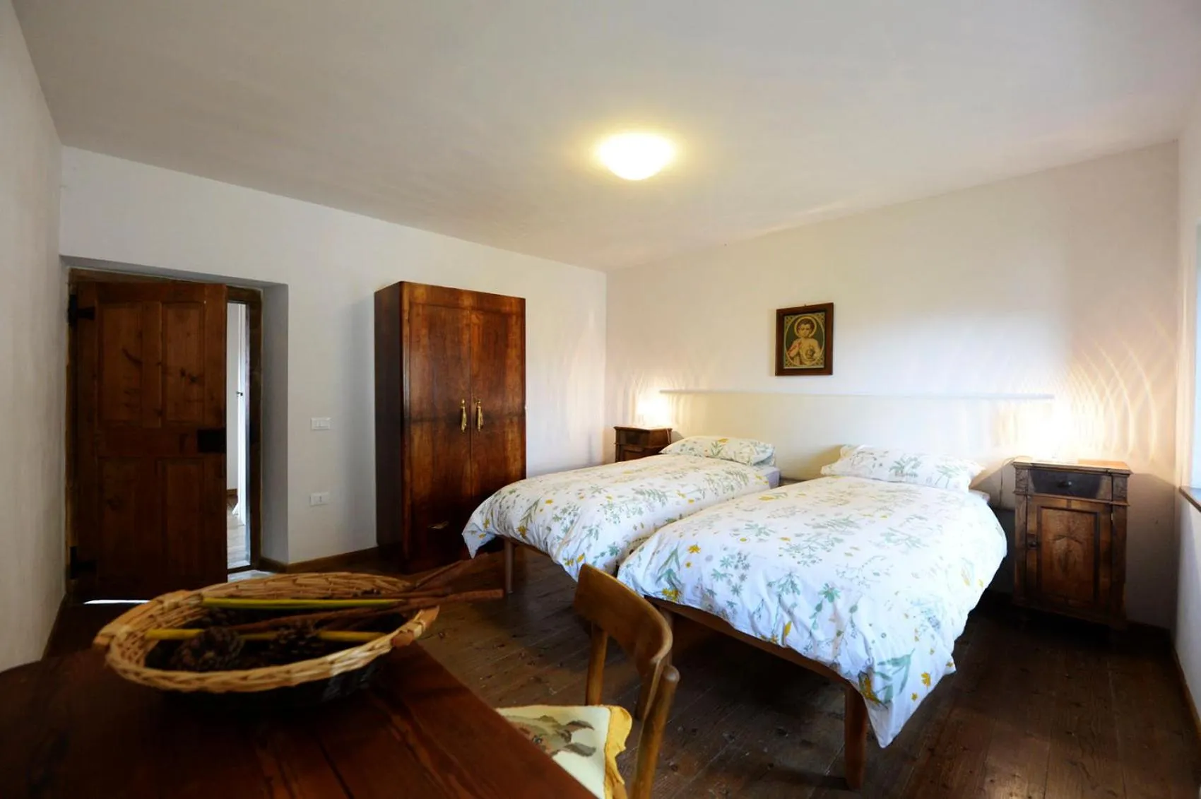 Bedroom, Bed in Albergo Diffuso Comeglians