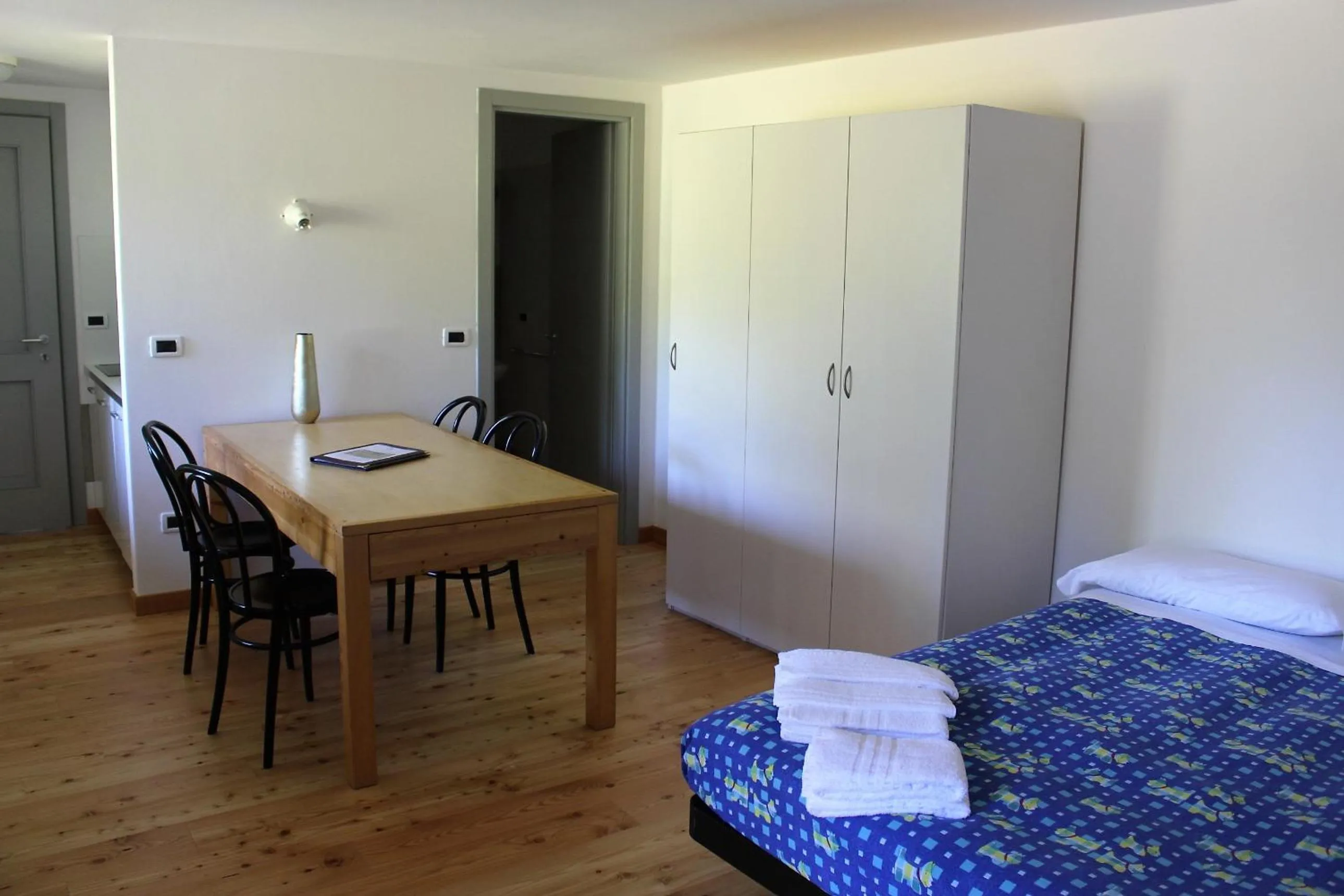 Living room, Bed in Albergo Diffuso Comeglians